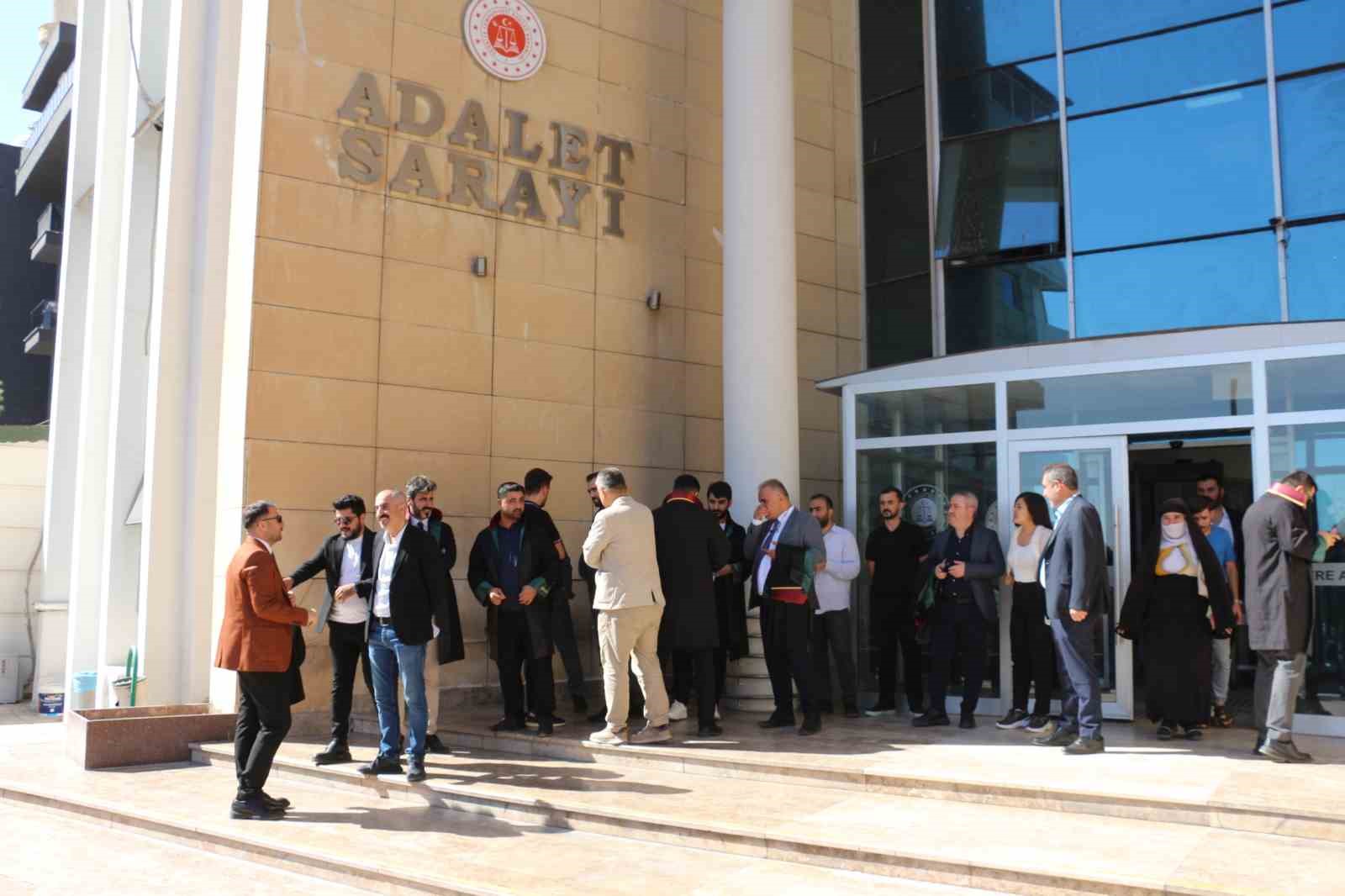 Şırnak&rsquo;ta gen&ccedil; avukatlar &uuml;cret tarifesinin değiştirilmesini talep etti
