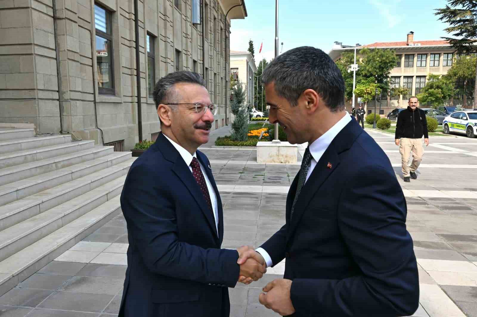 Uşak Valisi’nden Eskişehir Valiliği’ne ziyaret