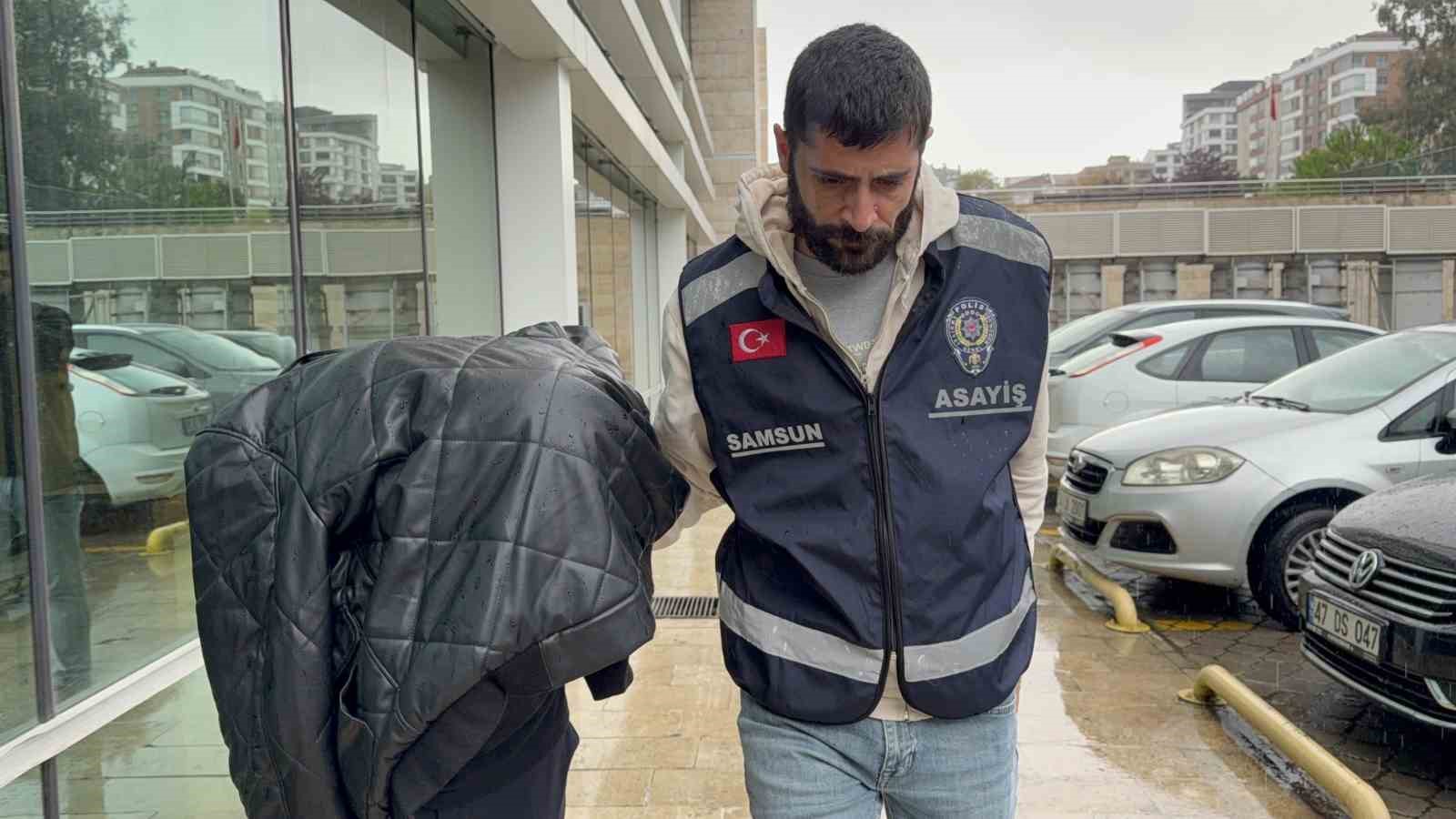 Kuyumcudan 50 gram altın &ccedil;aldı
