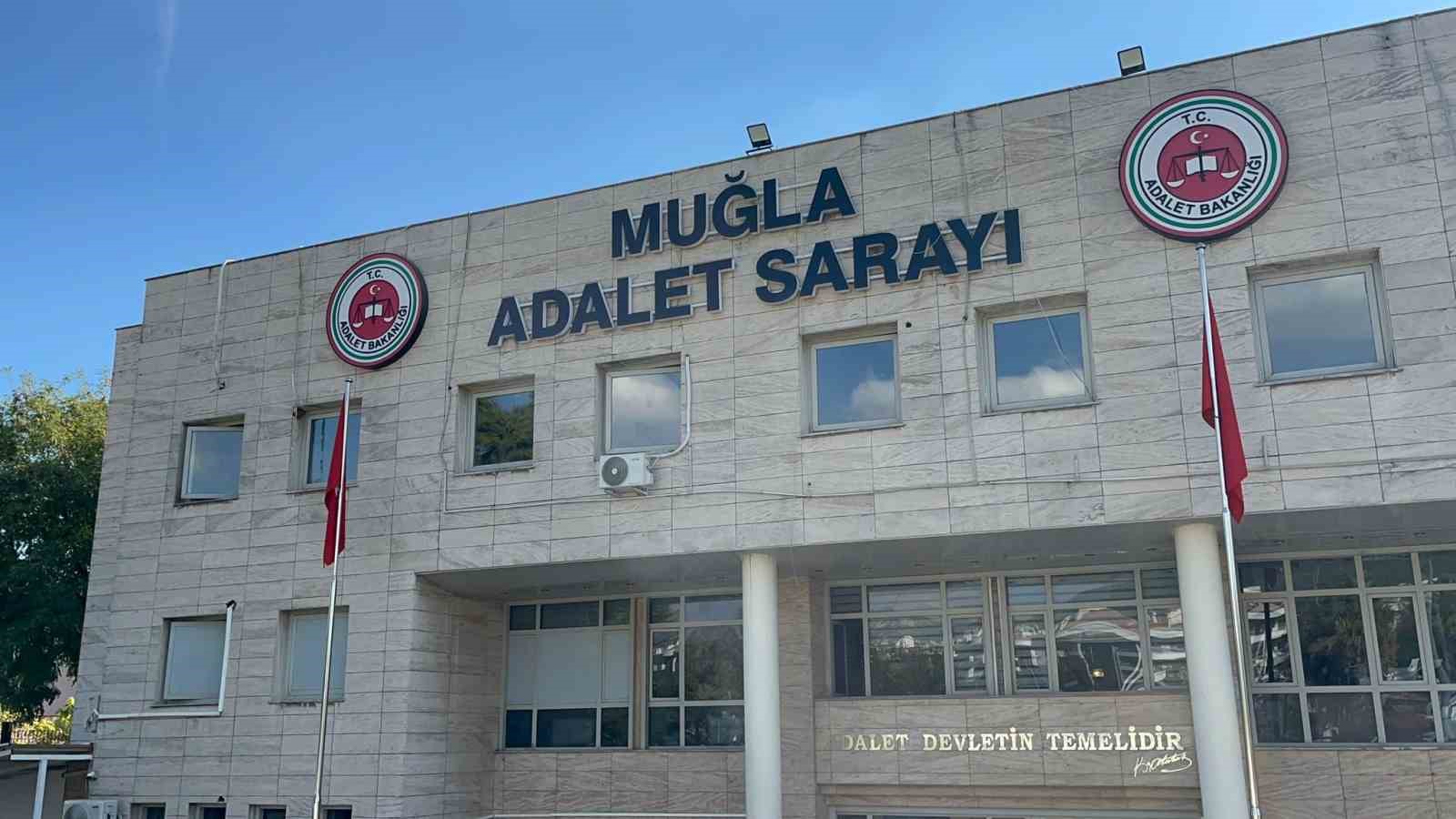 Marmaris Belediye Başkanı &Uuml;nl&uuml;&rsquo;n&uuml;n yargılandığı dava tekrar ertelendi
