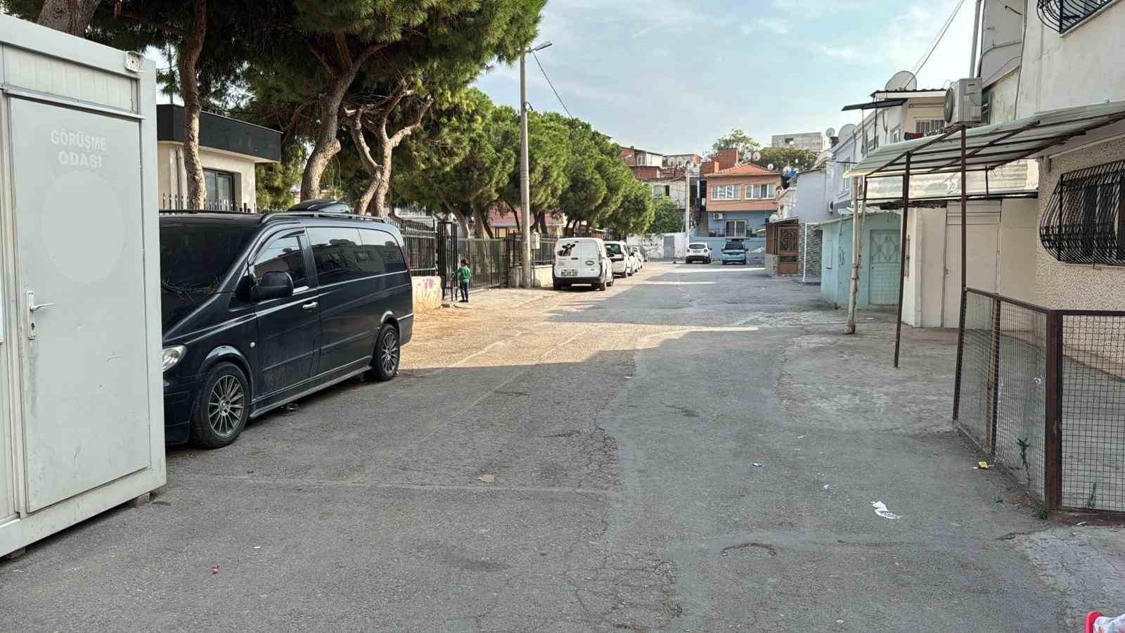 İzmir’de eski eş dehşeti: Sokak ortasında bıçaklayarak öldürdü