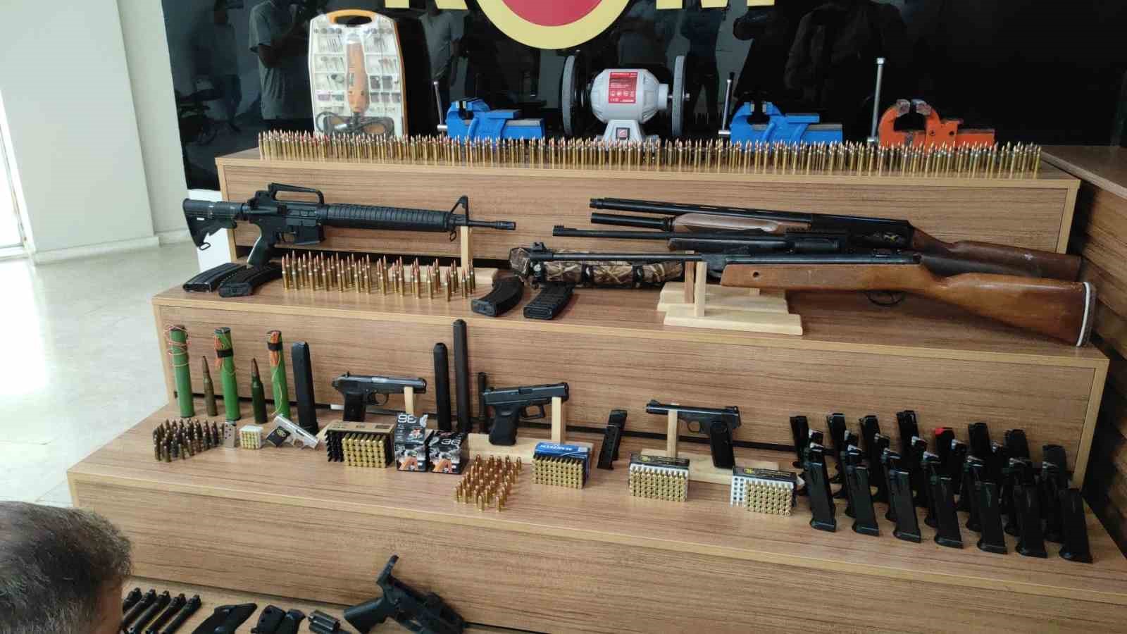 Silah ka&ccedil;ak&ccedil;ılığı operasyonu: 4 g&ouml;zaltı
