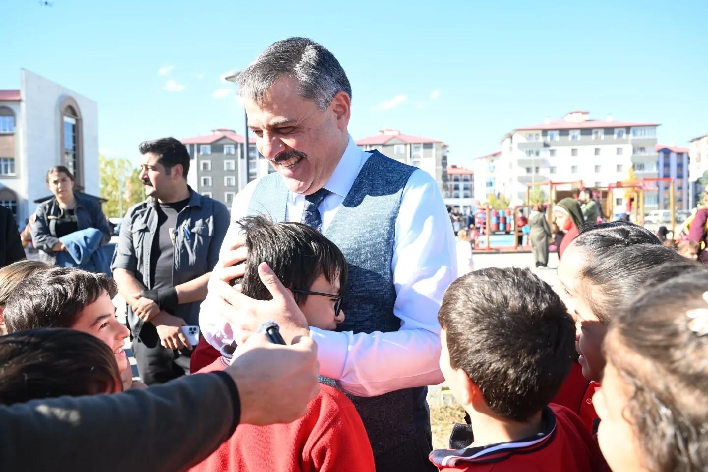 &Ouml;mer Duygun İlkokulu&rsquo;nda fidan dikim etkinliği
