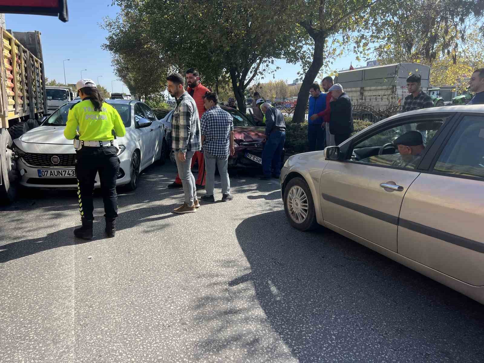 Ters yolda gidip zincirleme kazaya neden olan sürücüden pes dedirten savunma