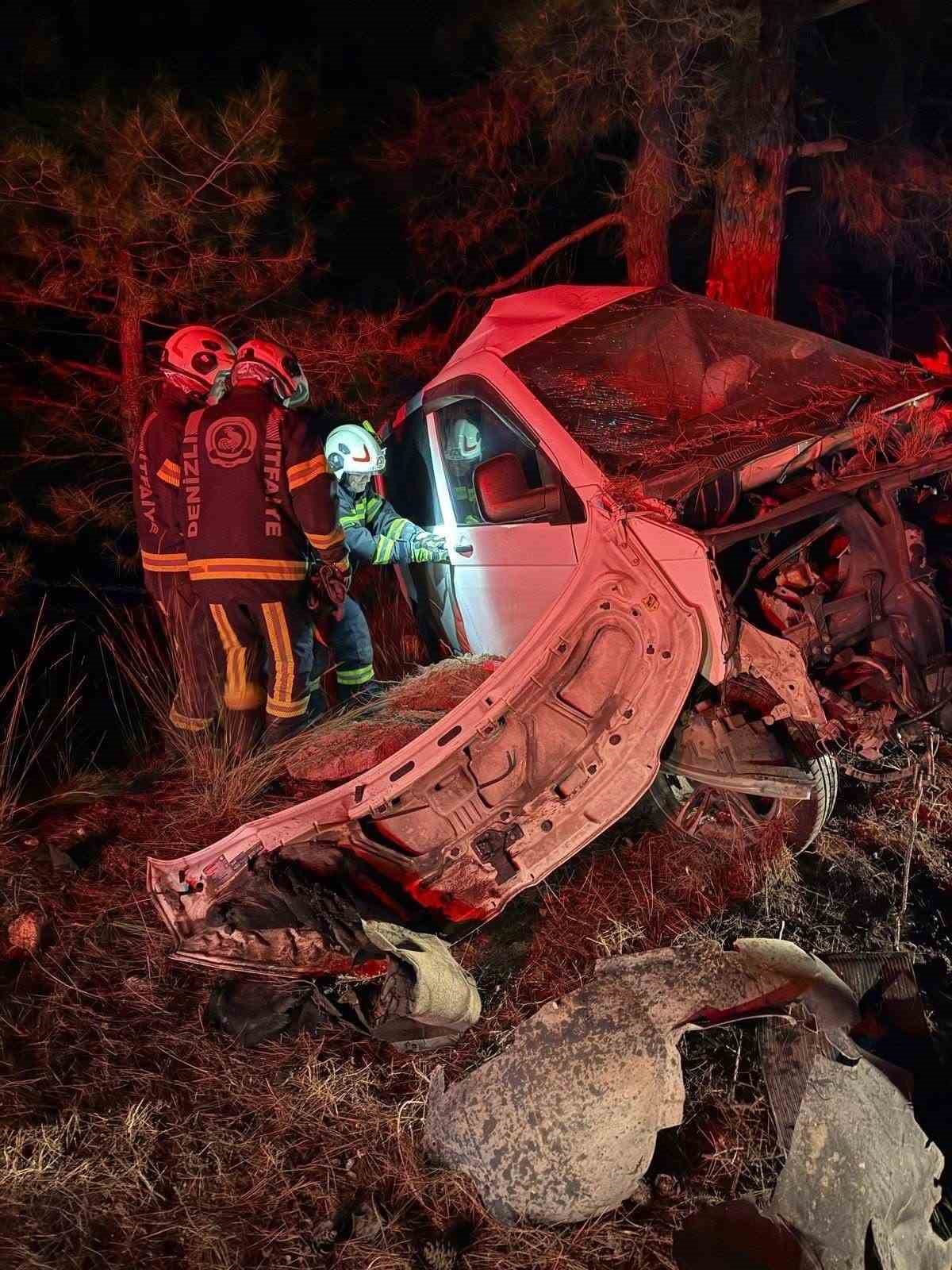 İki gence mezar olan ara&ccedil; hurdaya d&ouml;nd&uuml;
