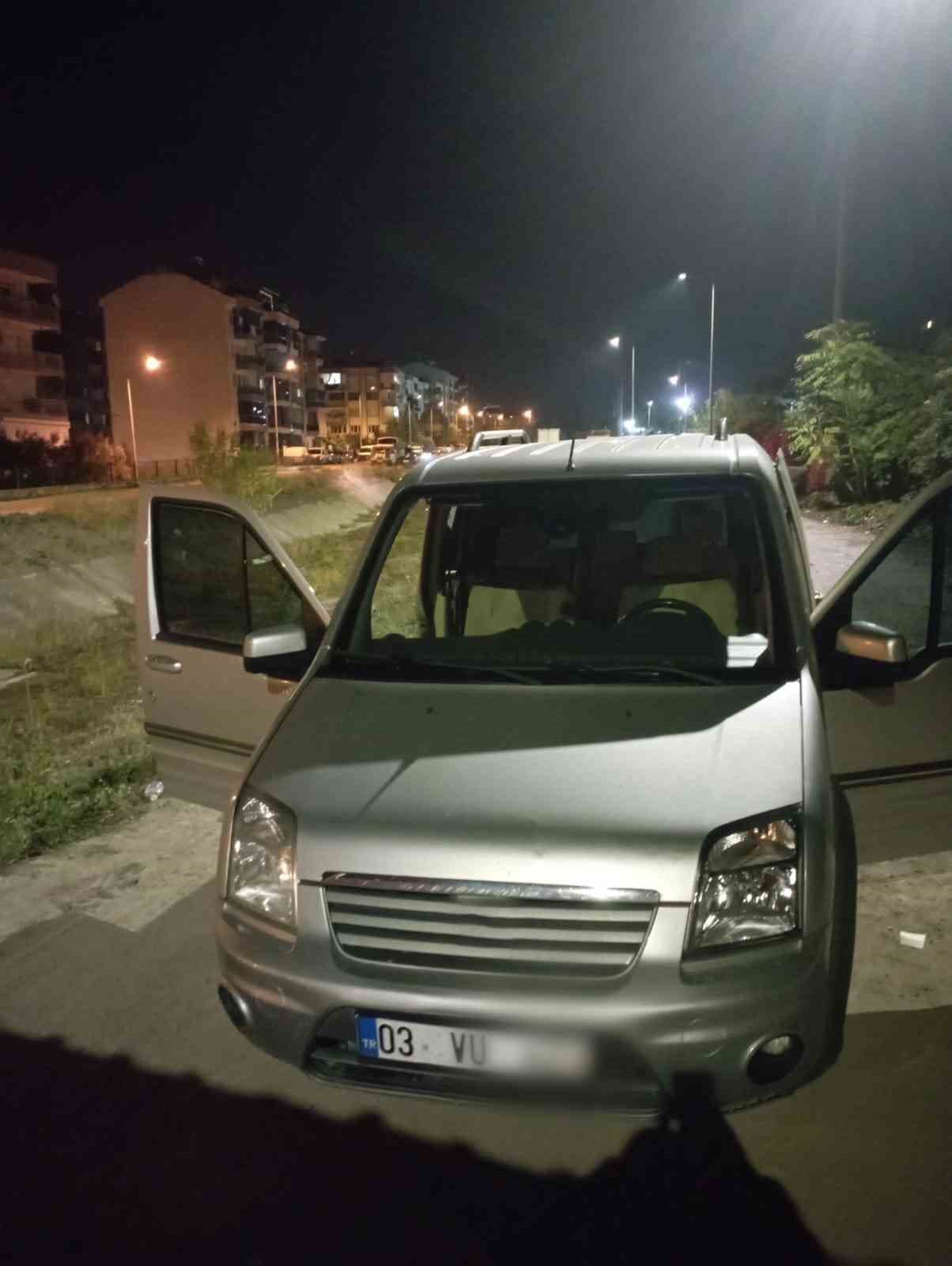 Polis ile ehliyetsiz s&uuml;r&uuml;c&uuml; arasında kovalamaca
