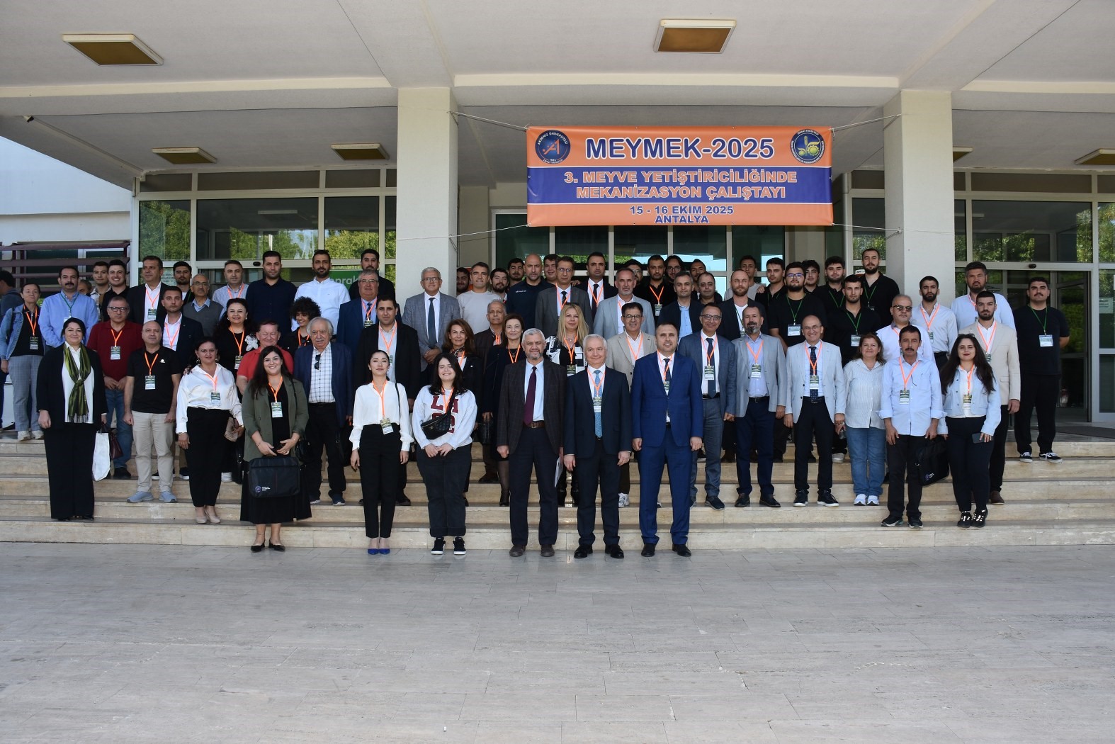 Gen&ccedil; ziraat m&uuml;hendislerine seslenen Prof. Dr. Cengiz Toker: "Bu bir bayrak yarışı. Biz bir yere kadar getirdik, sizler daha ileriye taşıyacaksınız"
