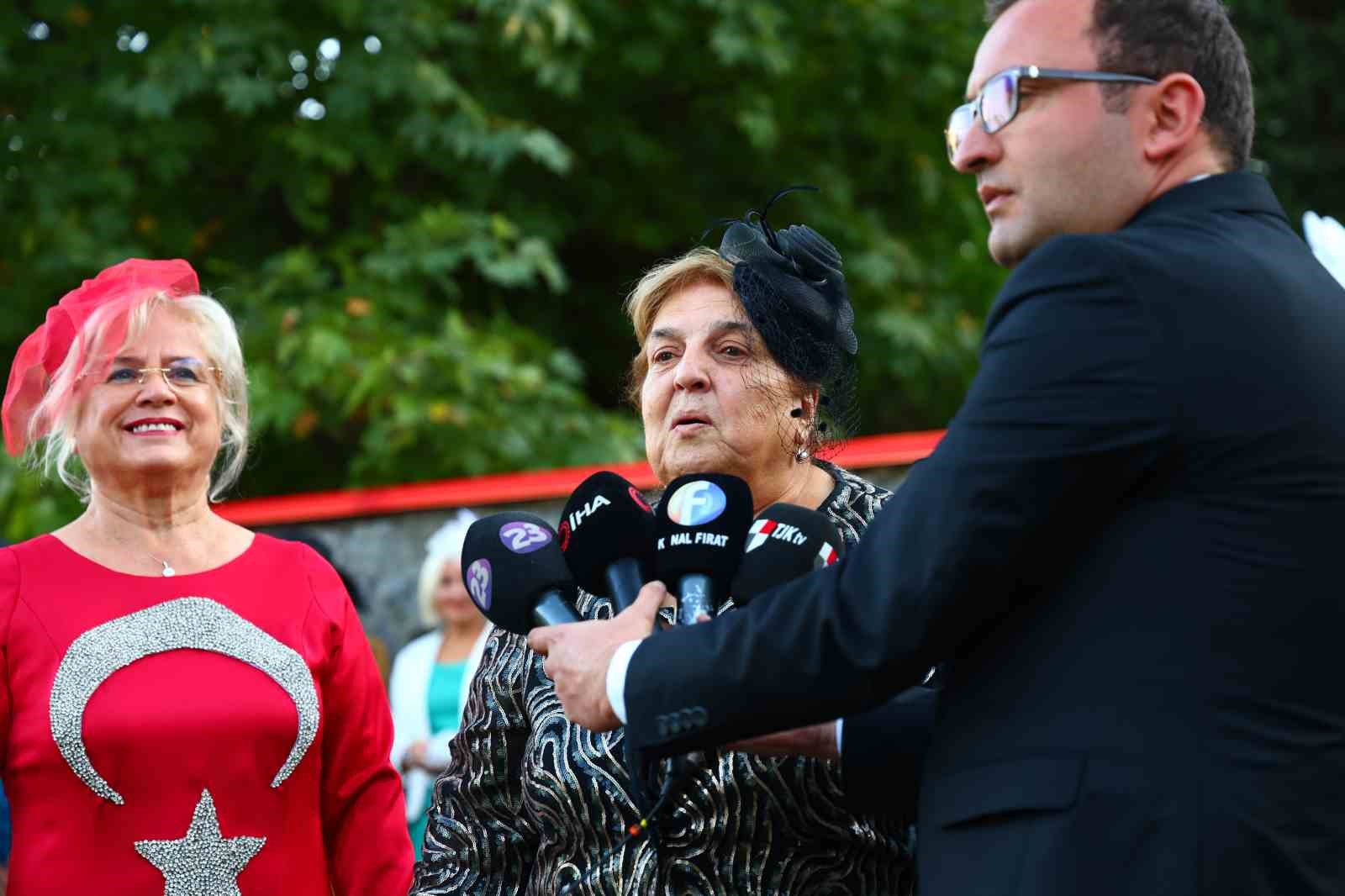 70&rsquo;inden sonra podyuma &ccedil;ıktılar, Cumhuriyetin zerafetini yansıttılar
