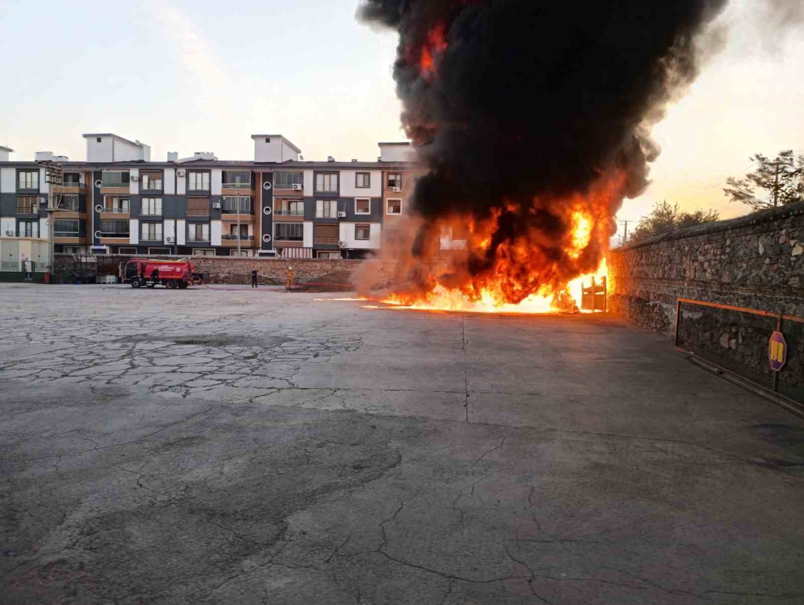 Havran’da zeytinyağı tesisinde çıkan yangın söndürüldü