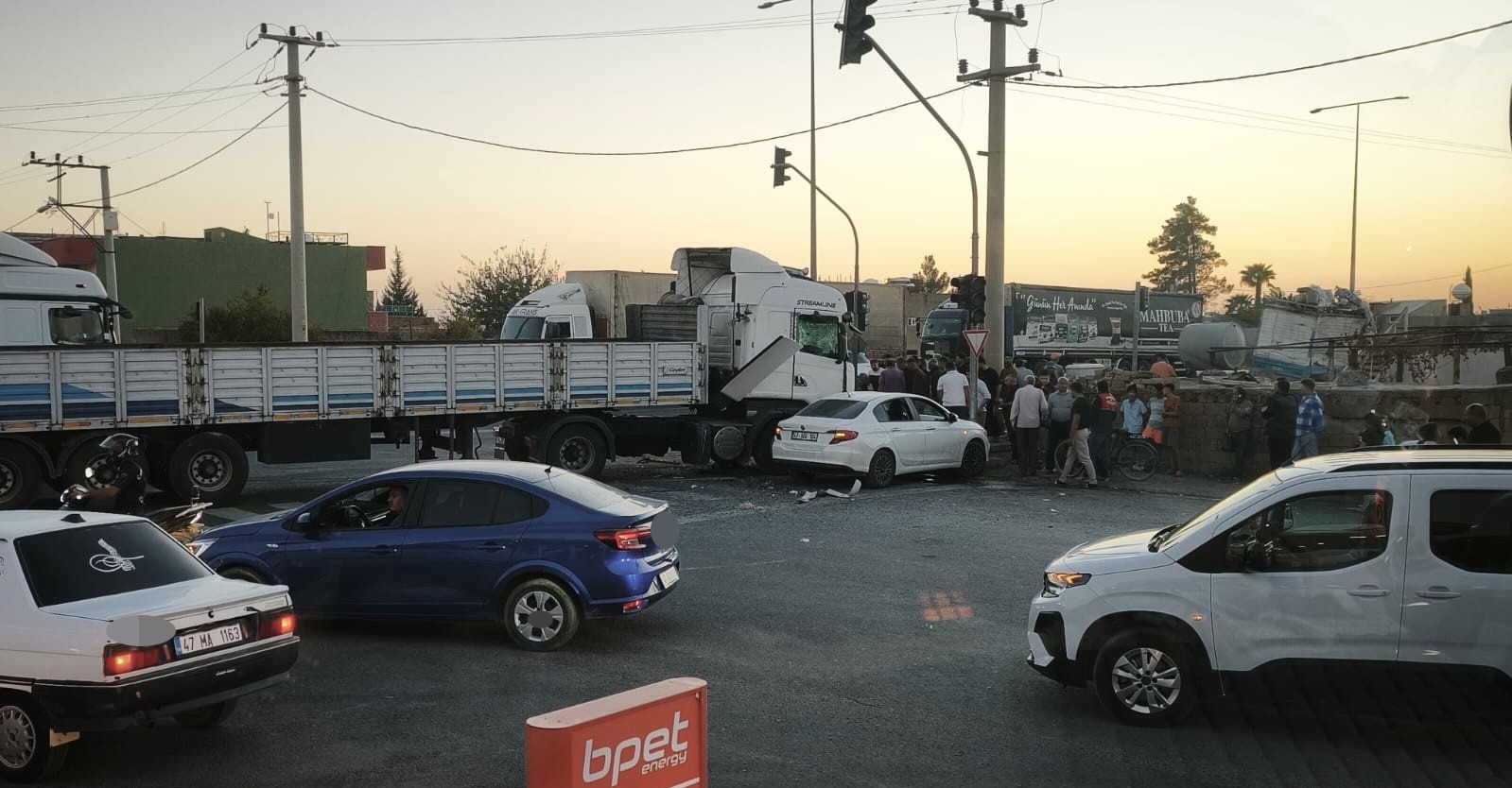 Mardin’de tır ile otomobil çarpıştı: 1 yaralı