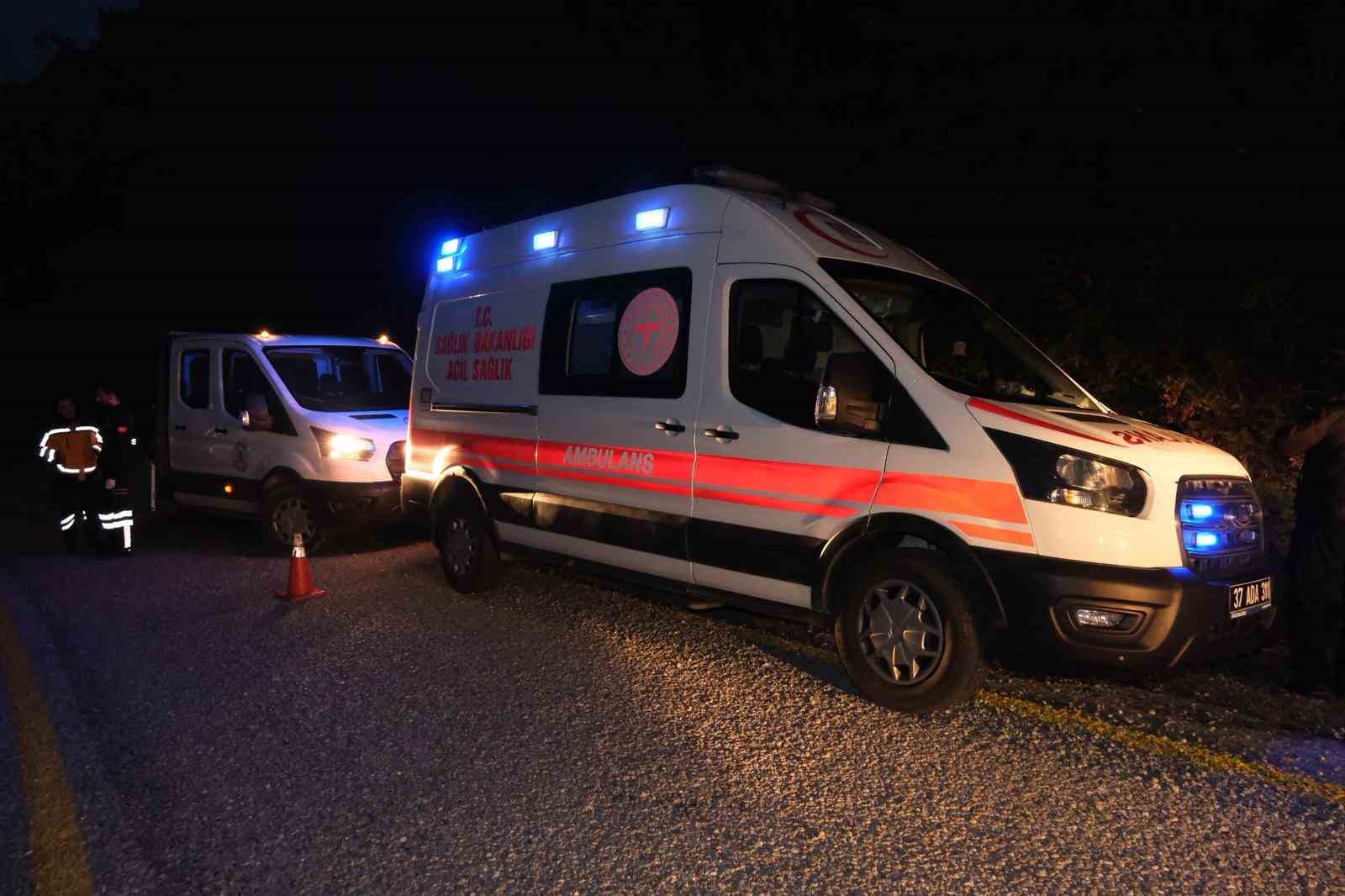 Kastamonu’da iş makinesi yüklü tır şarampole devrildi: 1 yaralı
