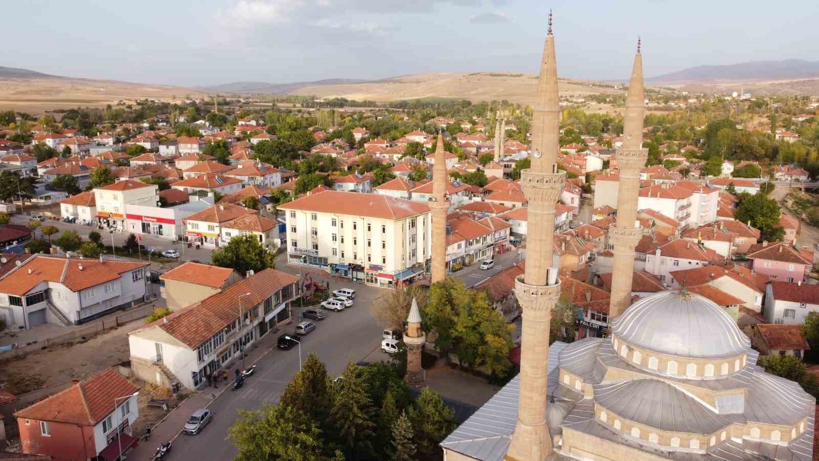 Şahruh Bey&rsquo;den kalan 5 asırlık minare dron ile g&ouml;r&uuml;nt&uuml;lendi
