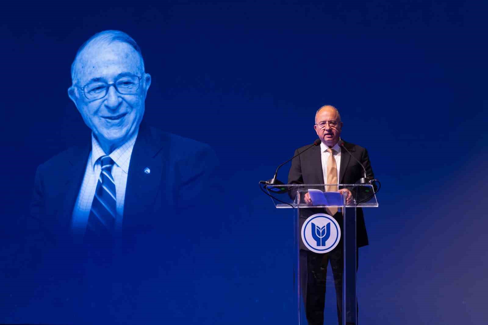 Selçuk Yaşar Ödülü Prof. Dr. Elif Uysal’a
