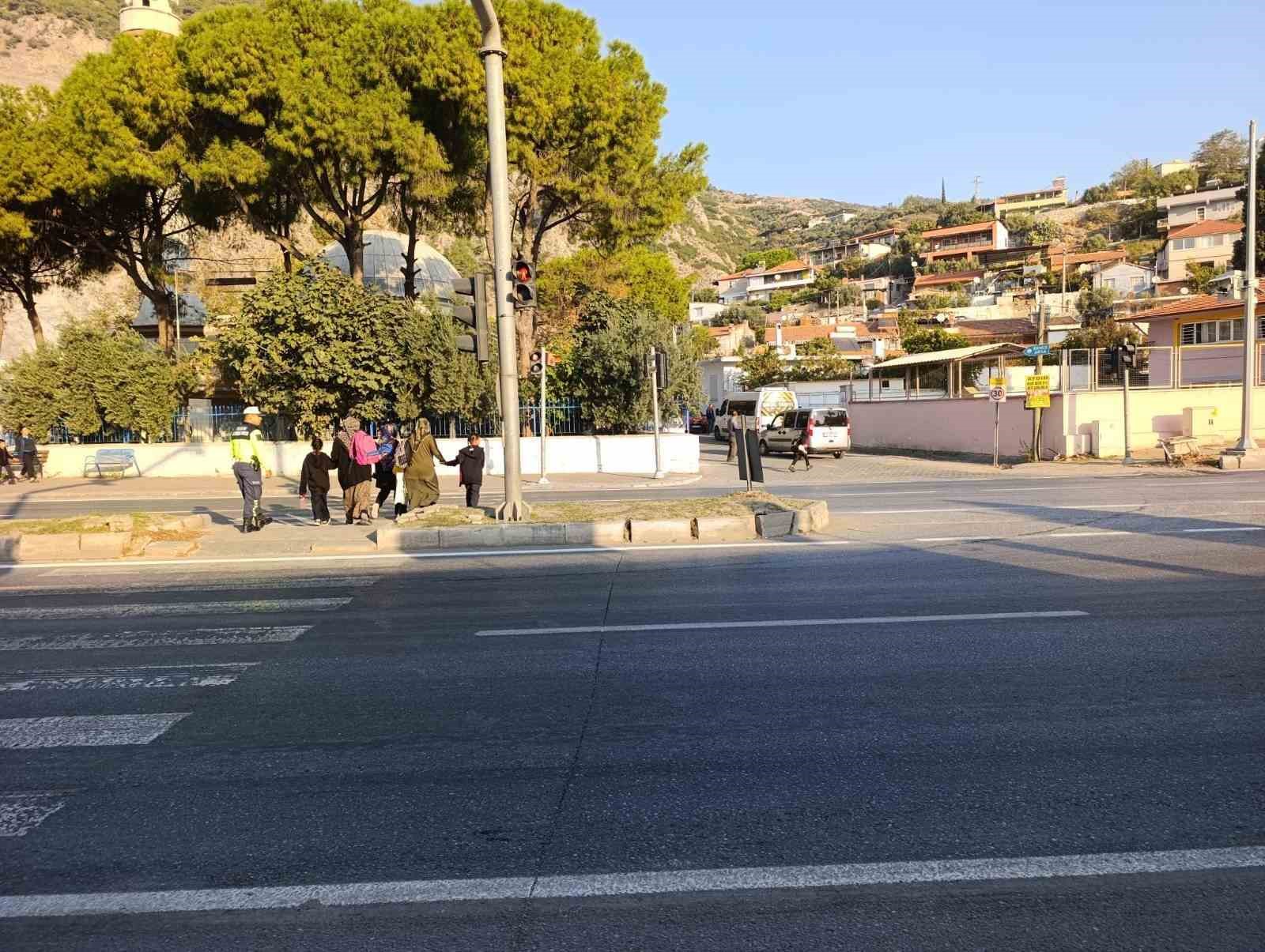 Söke ve Sultanhisar’da okul servislerine jandarma denetimi
