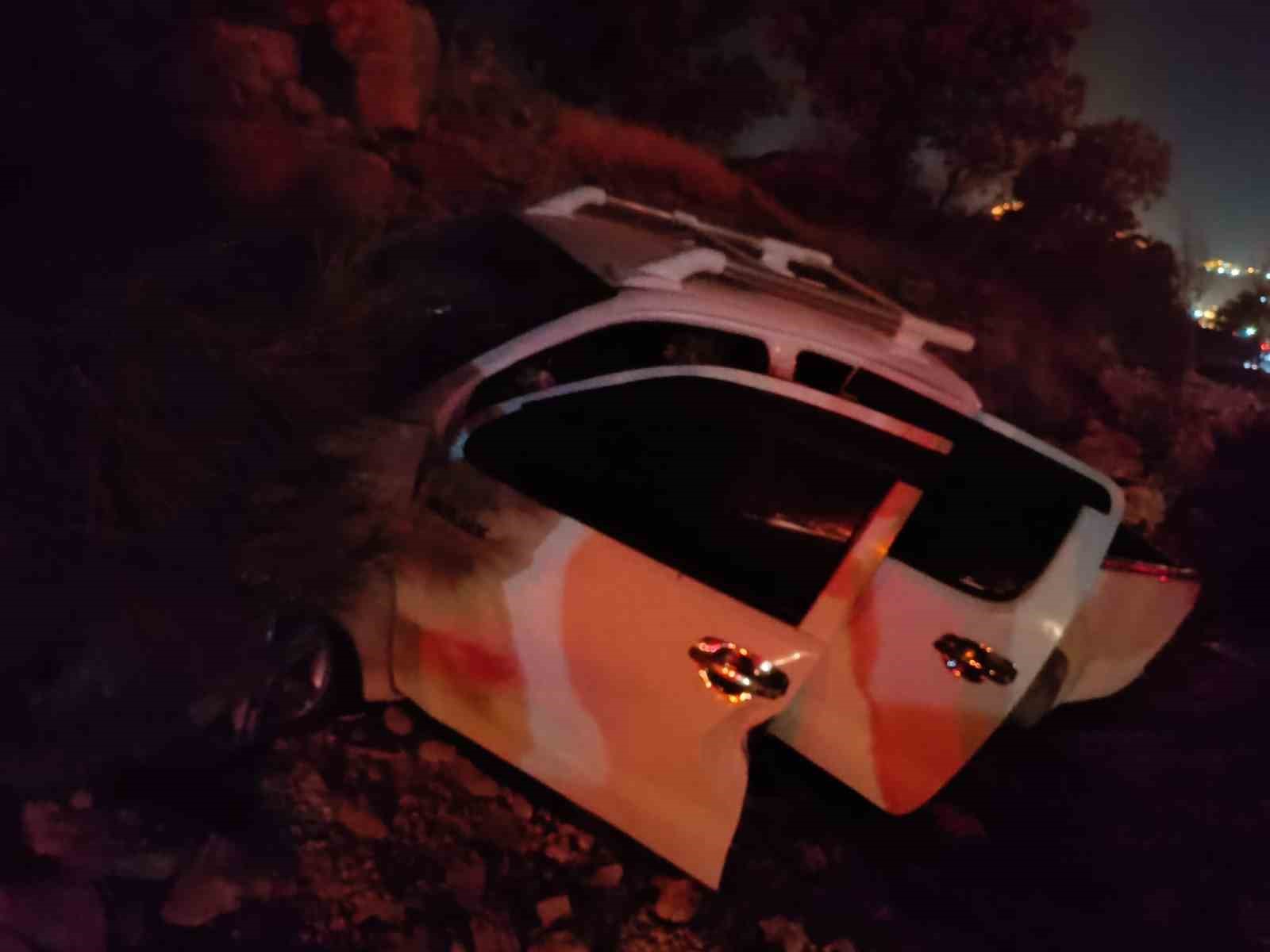 Mardin’de pikap şarampole devrildi: 1 yaralı
