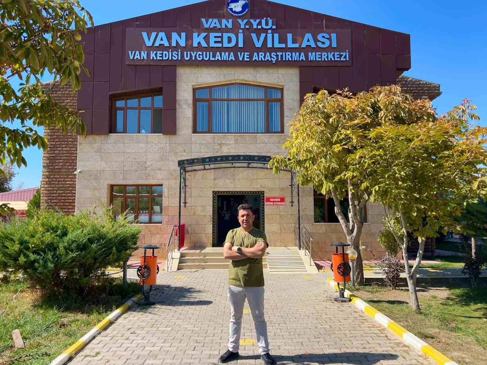 30 yıllık emek: Van kedilerine bir &ouml;m&uuml;r adadı
