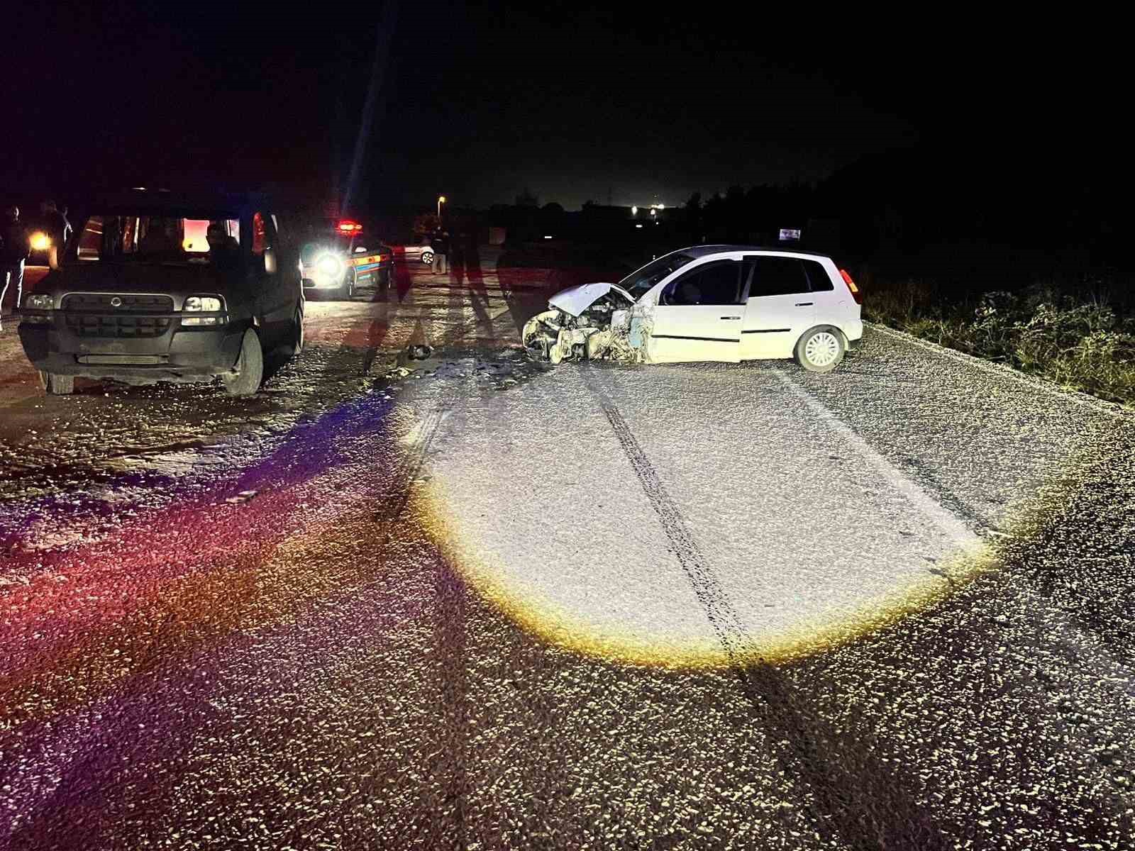 Bilecik’te otmobiller kafa kafaya çarpıştı: 4 yaralı