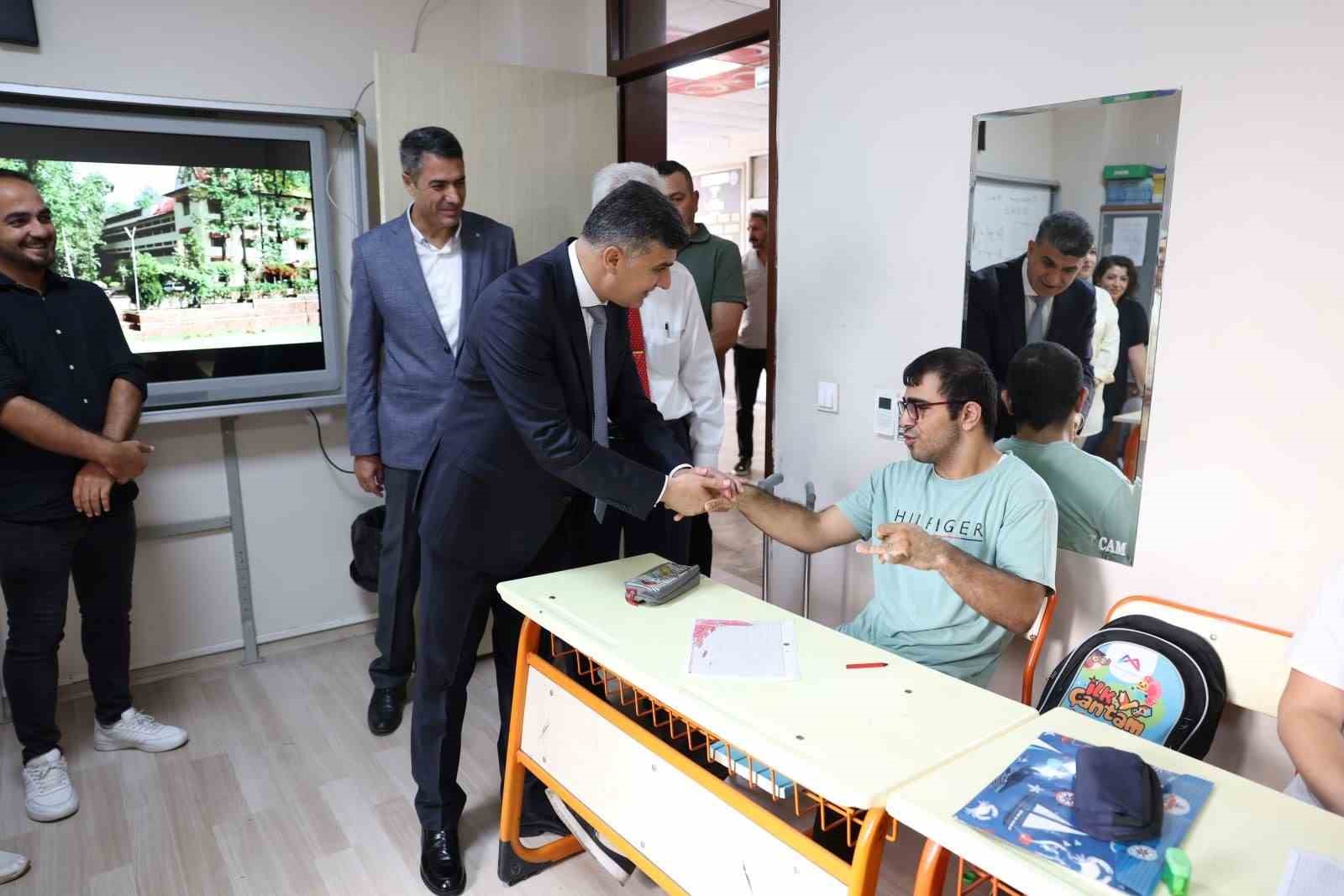 Bakan Vekili ener: "Eitim, geleceimizin en nemli yatrmdr"
