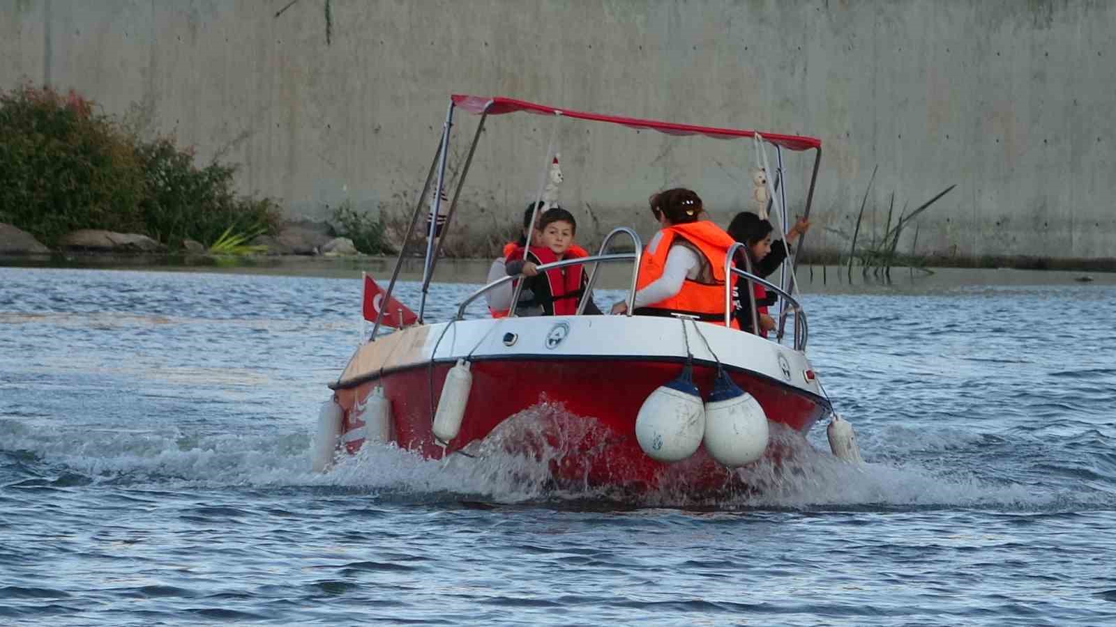 Kura Nehri’nde tekne heyecanı