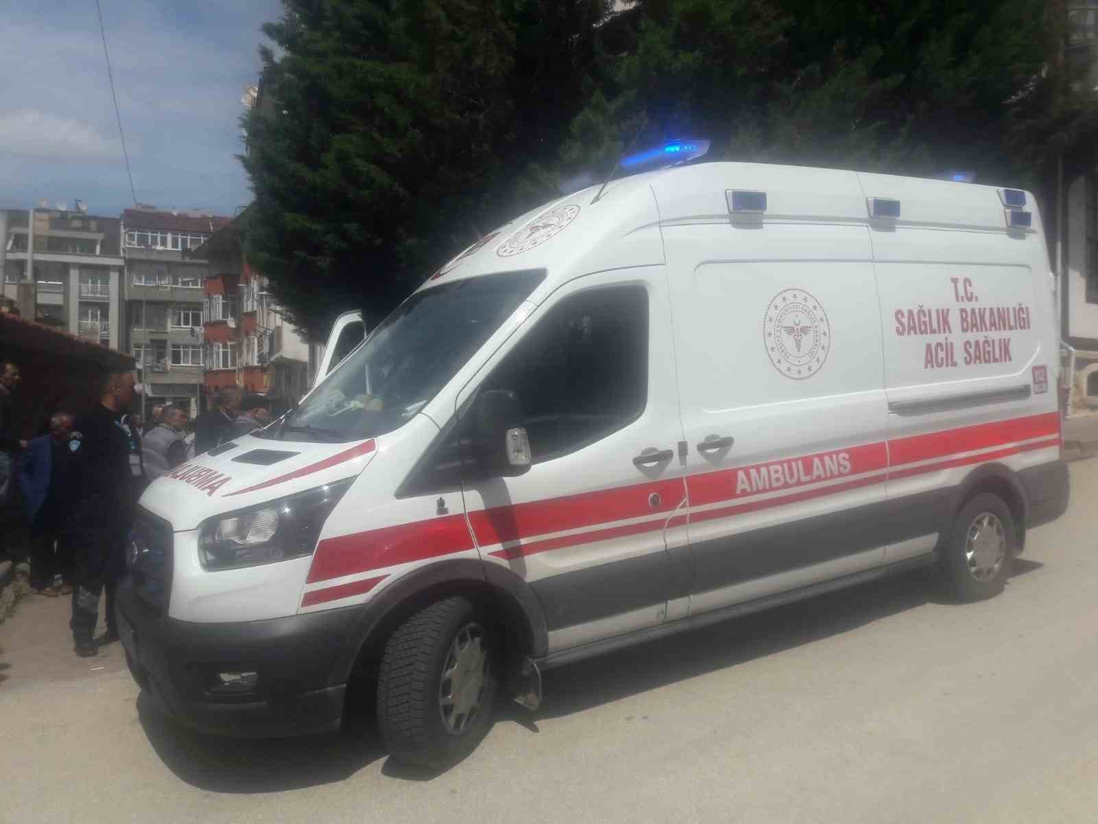 "Seni Kastamonu’da gezdirmem" sözü tahrik sayıldı: 1 kişiyi bıçaklayan baba-oğula indirimli ceza
