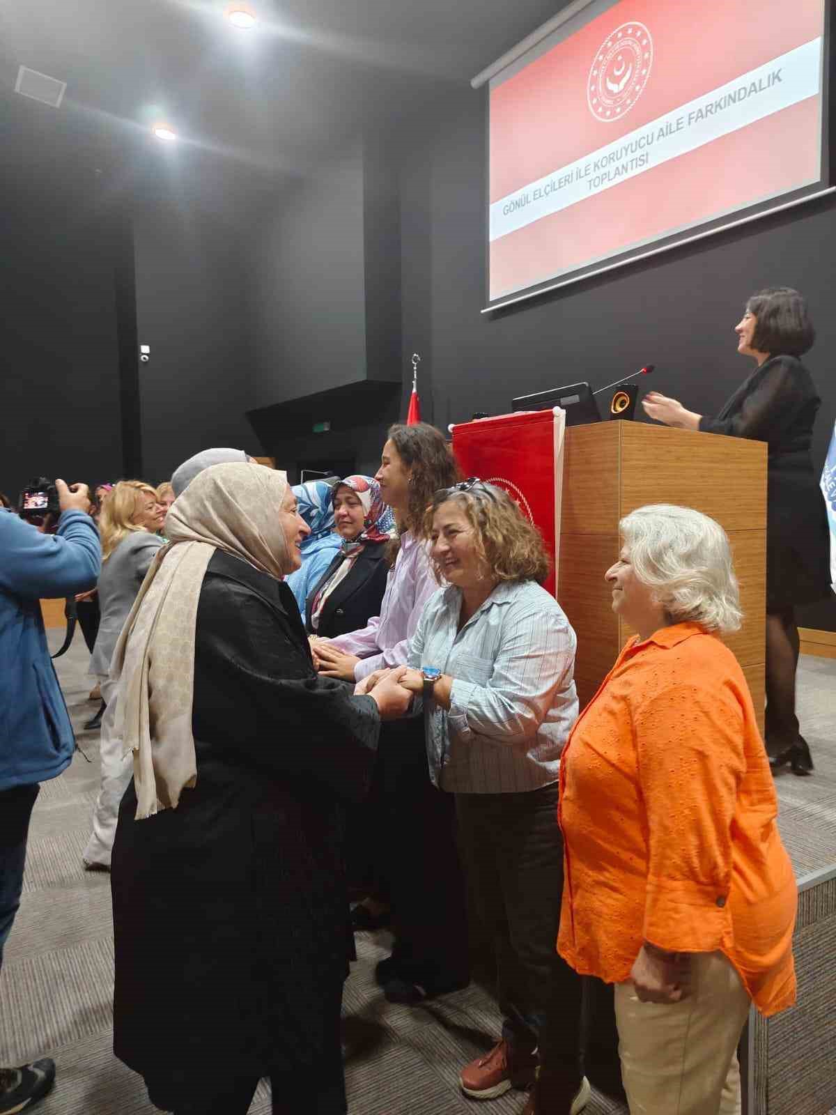 Çanakkale’de "Gönül Elçileri ile Koruyucu Aile Farkındalık Toplantısı" düzenlendi