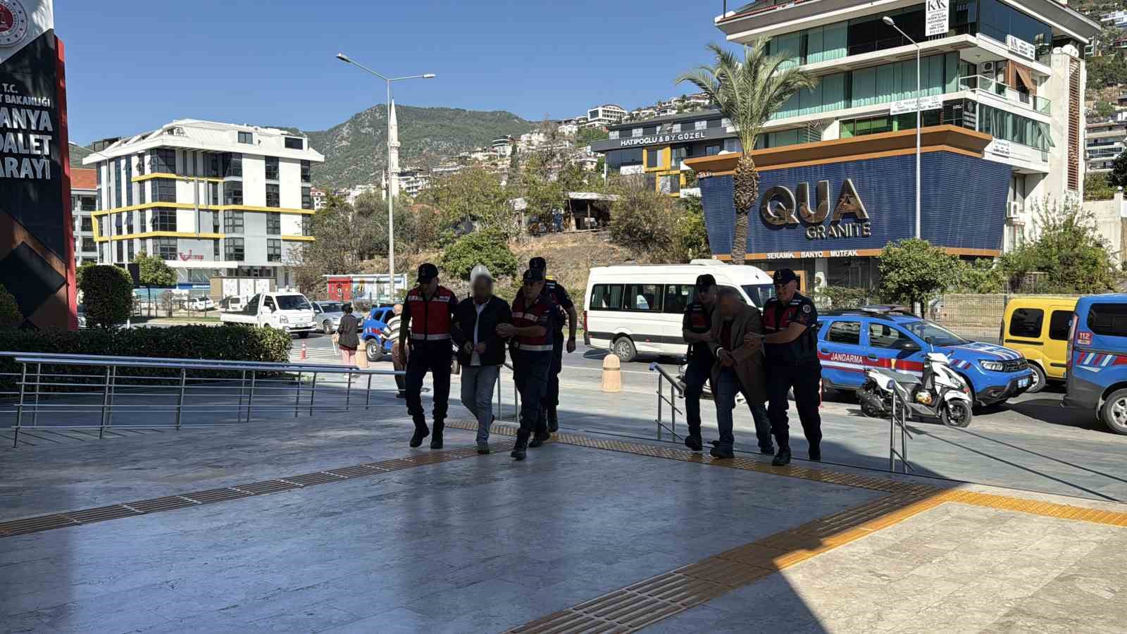 Antalya’da sahte pasaportla 24 milyon liralık arsa vurgunu yapan 6 şüpheliden 5’i tutuklandı