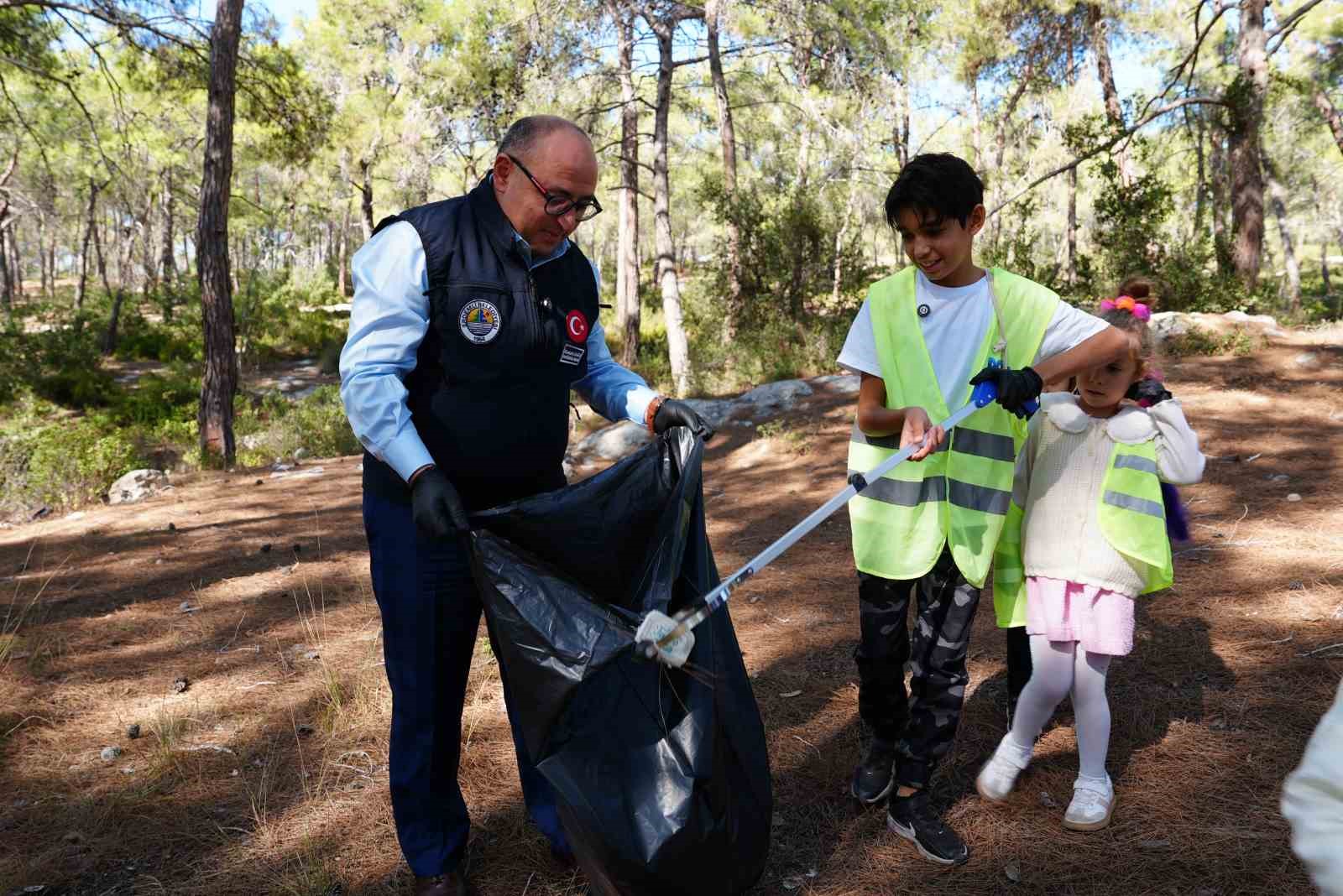 "Takipçim Kadar Çöp Topluyorum": Aras ve minik doğa müfettişleri görevde