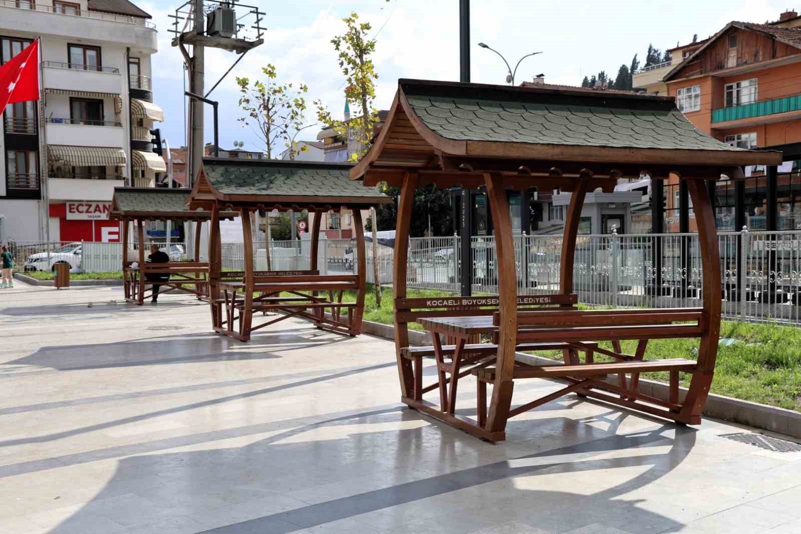 İzmit Başaran Camii meydanı yenilendi
