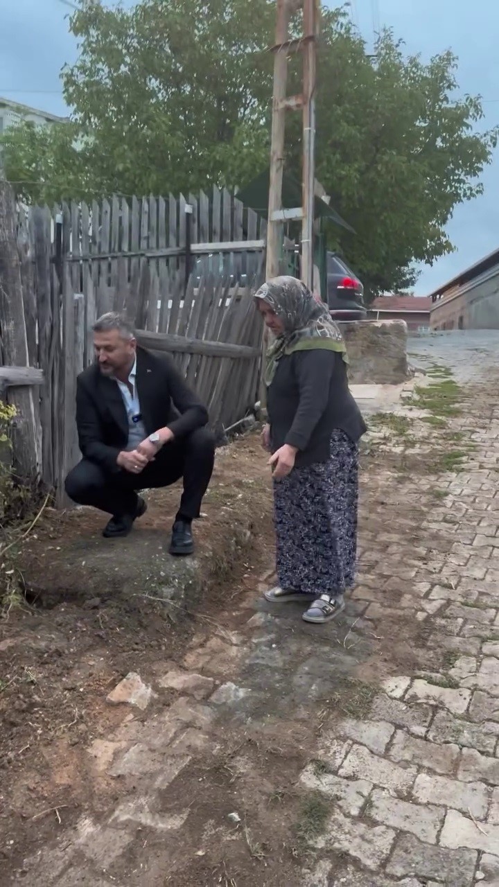 Başkan Civa’nın samimi tavırları sosyal medyada ilgi görüyor