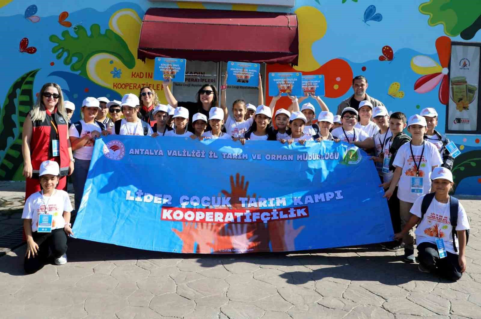 Lider &Ccedil;ocuk Tarım Kampı &ouml;ğrencilerine kadınların el emeği &uuml;r&uuml;nleri tanıtıldı
