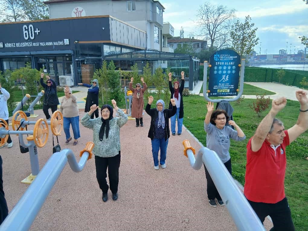 Bir yandan öğrenirken, diğer yandan da tecrübeleriyle öğretiyorlar
