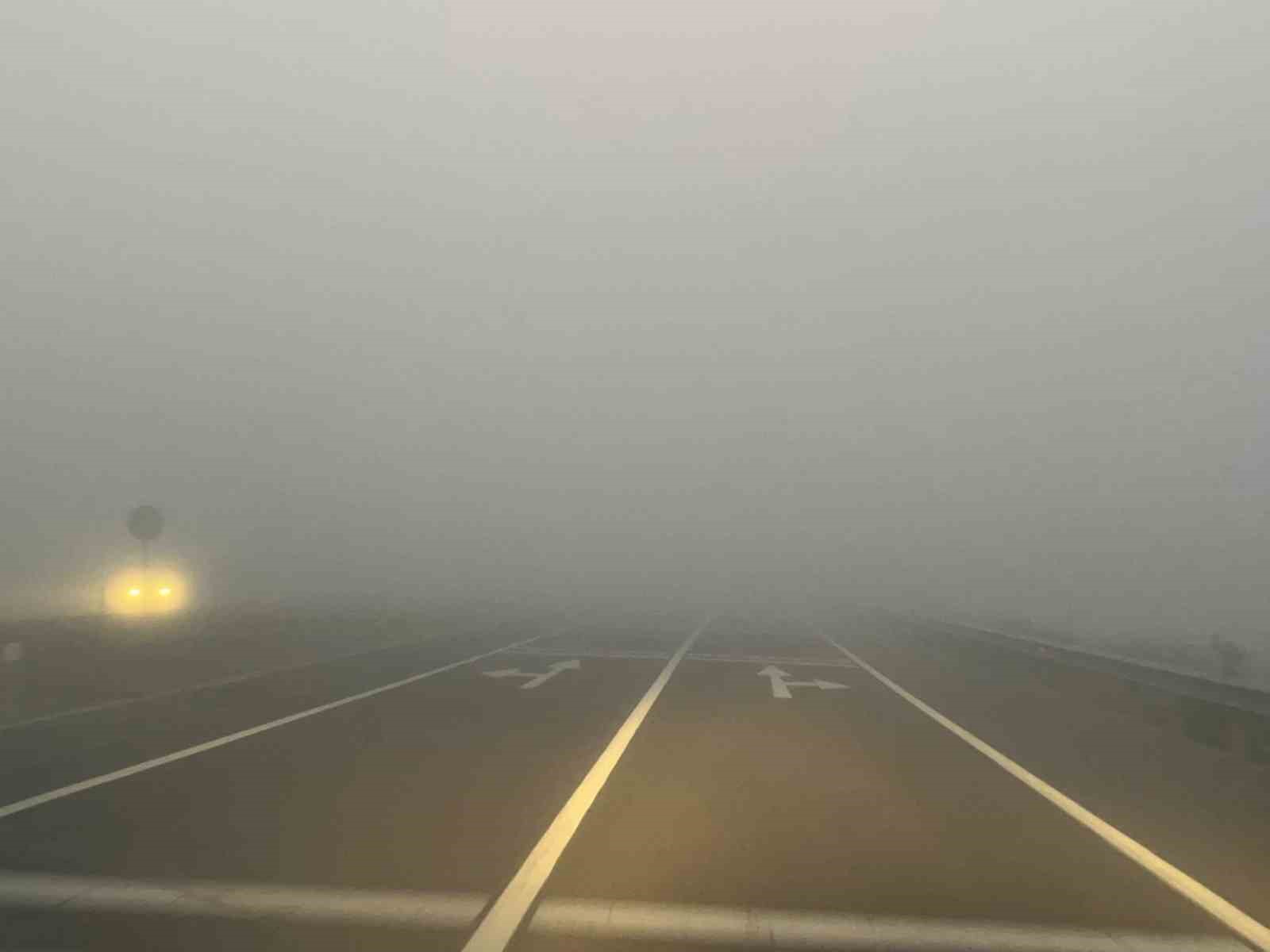 K&uuml;tahya&rsquo;da sis trafiği olumsuz etkiledi
