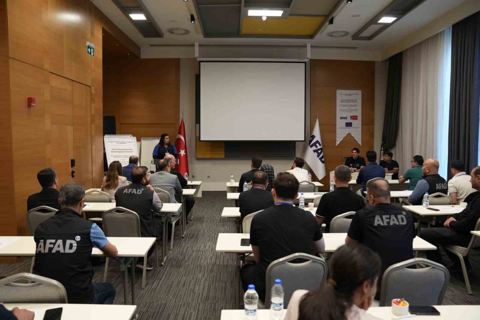 Diyarbakır&rsquo;da gen&ccedil;ler afet y&ouml;netimi i&ccedil;in bir araya geldi
