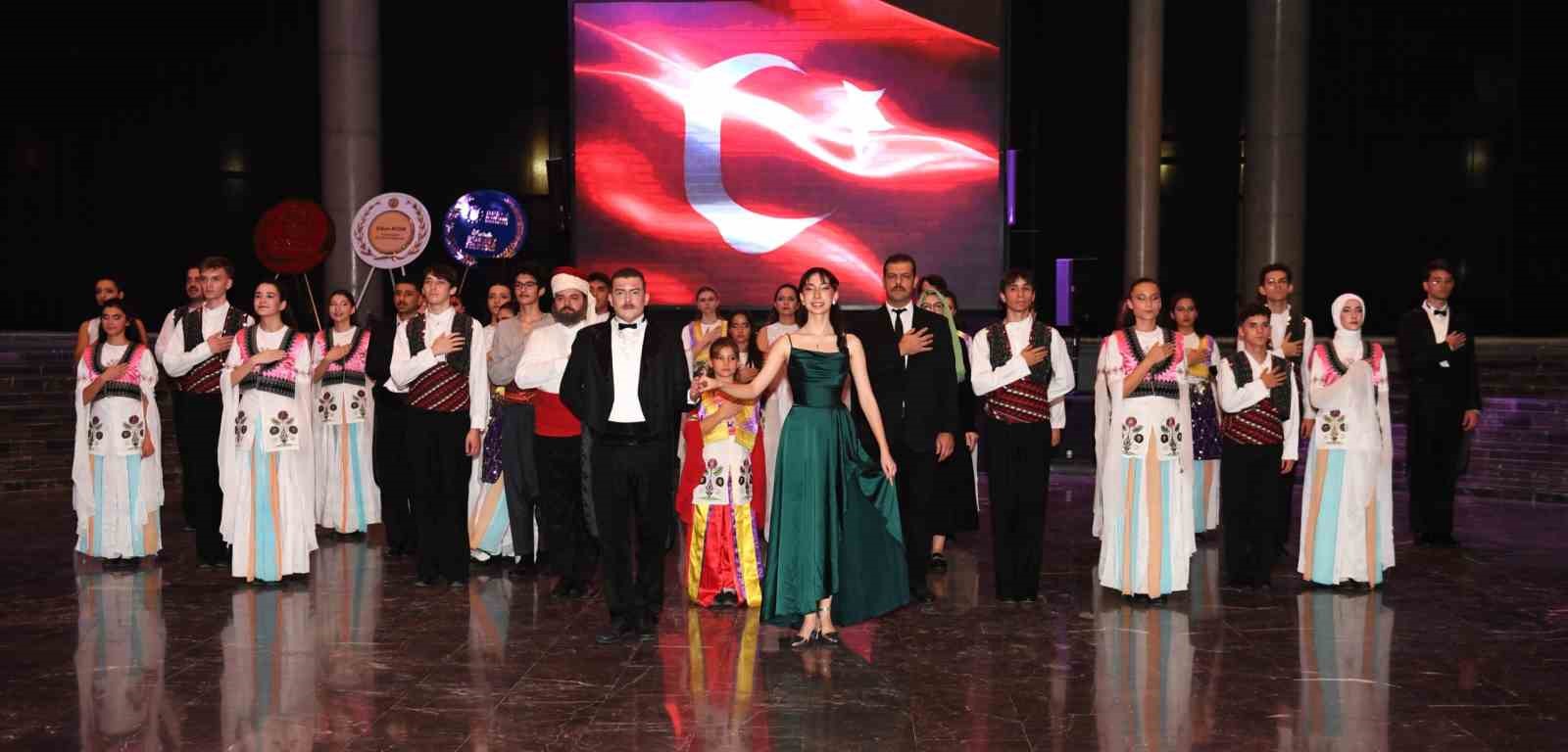 Atatürk’ün Bursa’ya gelişinin 103’üncü yıl dönümü Osmangazi’de muhteşem gösteriyle kutlandı