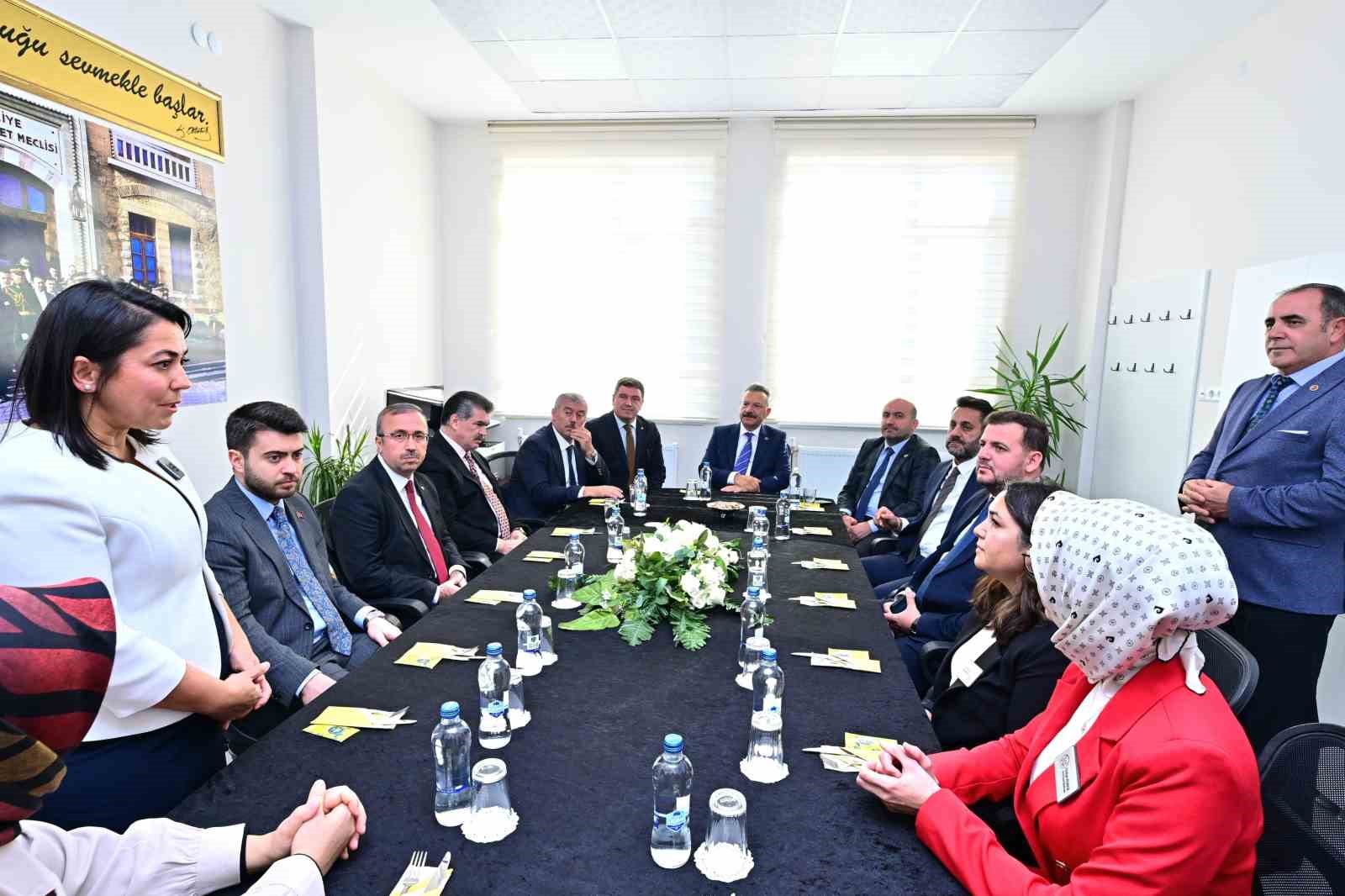 Vali Aksoy, kamu kaynaklarıyla yapılan okulun açılışını gerçekleştirdi