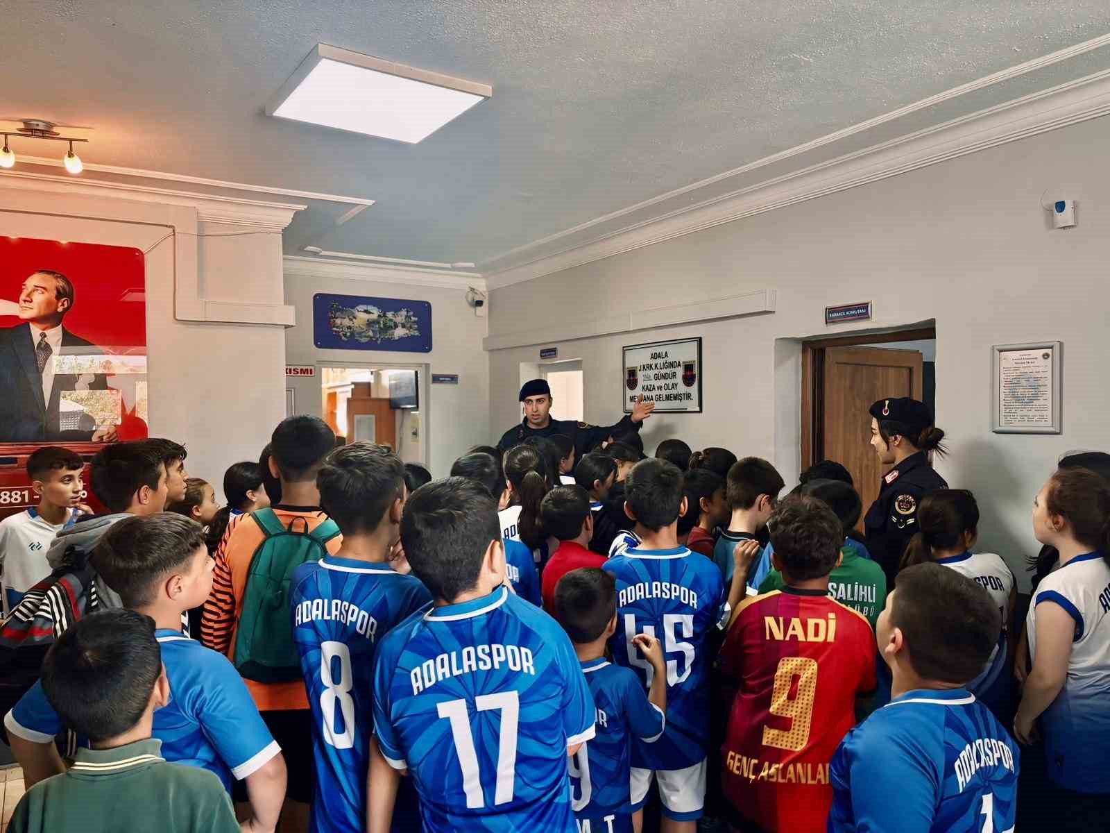 Salihli Adalaspor’dan jandarmaya teşekkür
