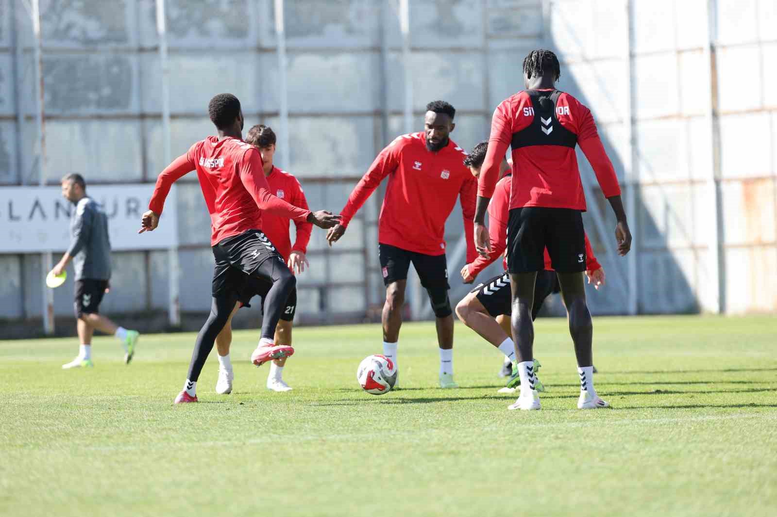 Sivasspor&rsquo;da, Ankara Ke&ccedil;i&ouml;reng&uuml;c&uuml; ma&ccedil;ı hazırlıkları s&uuml;r&uuml;yor
