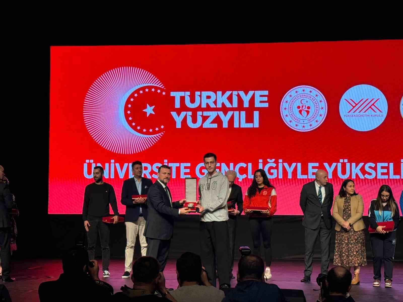 ERÜ’ye FISU’dan üç ödül birden