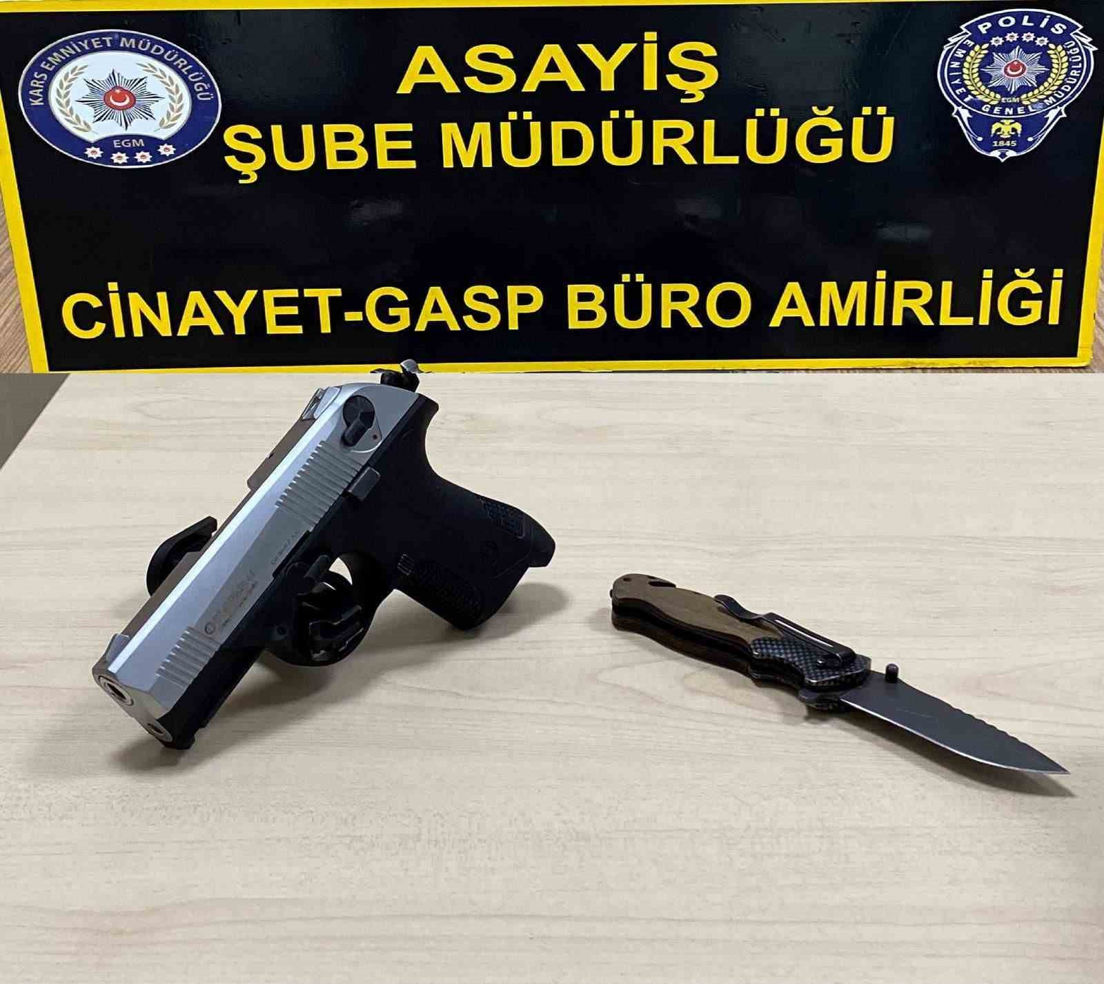 Kars&rsquo;ta polisten asayiş uygulaması
