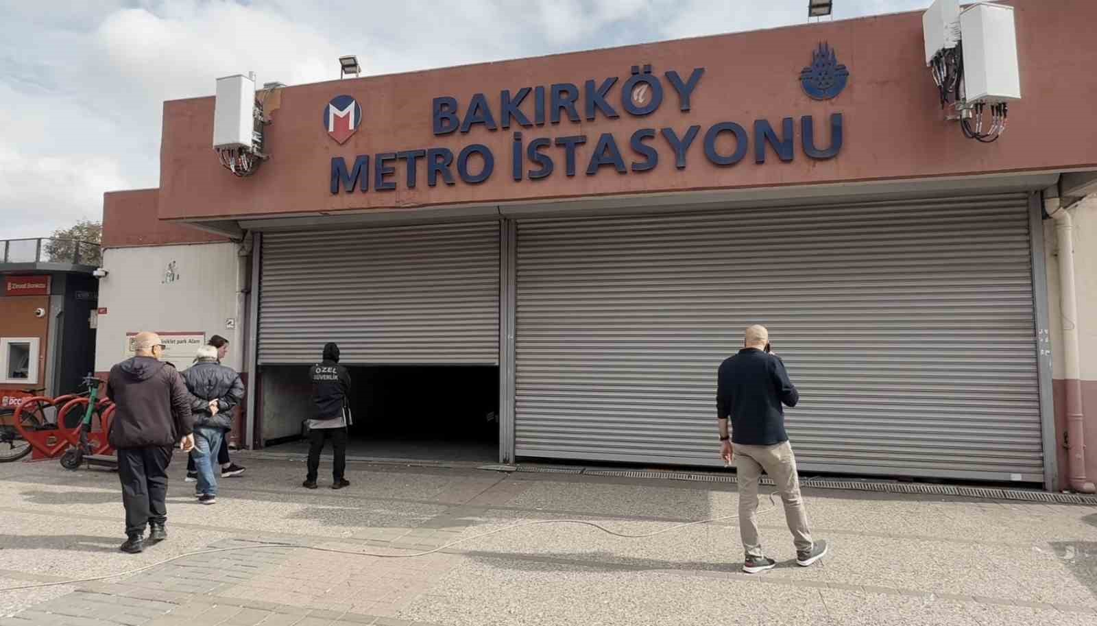Bakırköy’de metro istasyonunda yolcu raylara atlayarak intihar etti