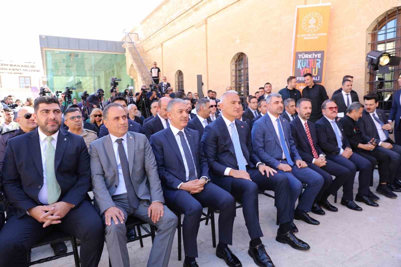 Kültür ve Turizm Bakanı Ersoy: "Gelecek sene 4 ilimizi daha ekleyerek şenliklerimizi 9 şehrimizde düzenleyeceğiz"