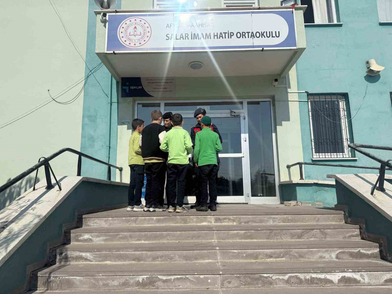 Jandarmanın kadına şiddetle mücadele etkinliği sürüyor