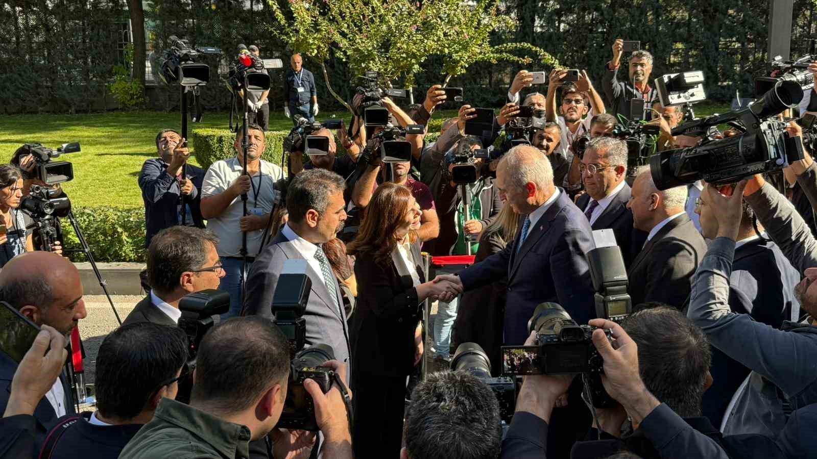 TBMM Başkanı Kurtulmuş, Diyarbakır Büyükşehir Belediyesini ziyaret etti