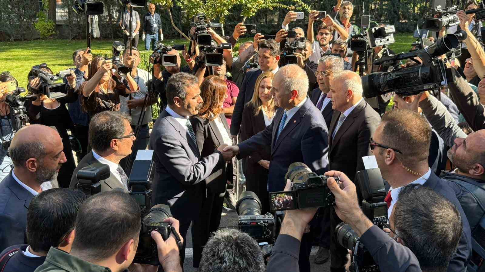 TBMM Başkanı Kurtulmuş, Diyarbakır Büyükşehir Belediyesini ziyaret etti