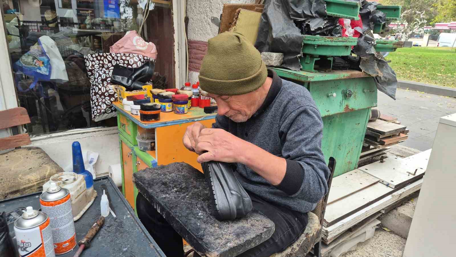 Yazın terlik susturuyor, kışın bot konuşturuyor