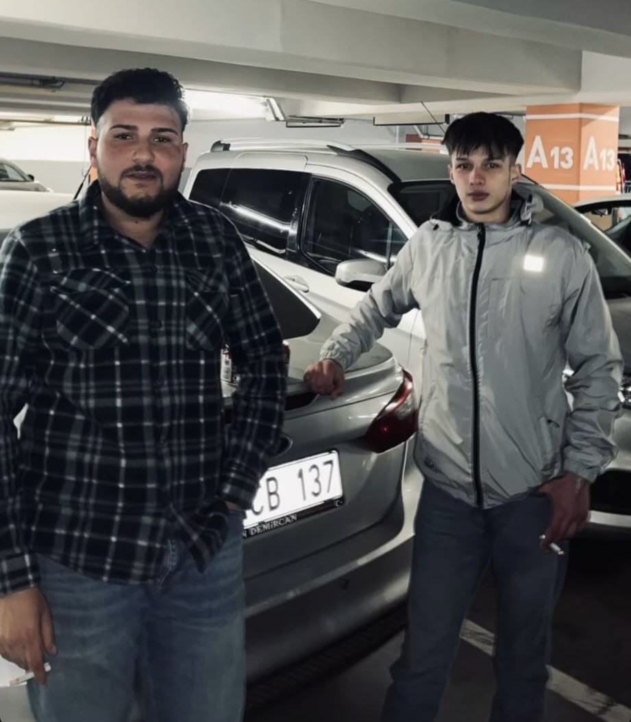 Hatay&rsquo;da &ouml;l&uuml; bulunan iki arkadaş g&ouml;zyaşları i&ccedil;inde toprağa verildi
