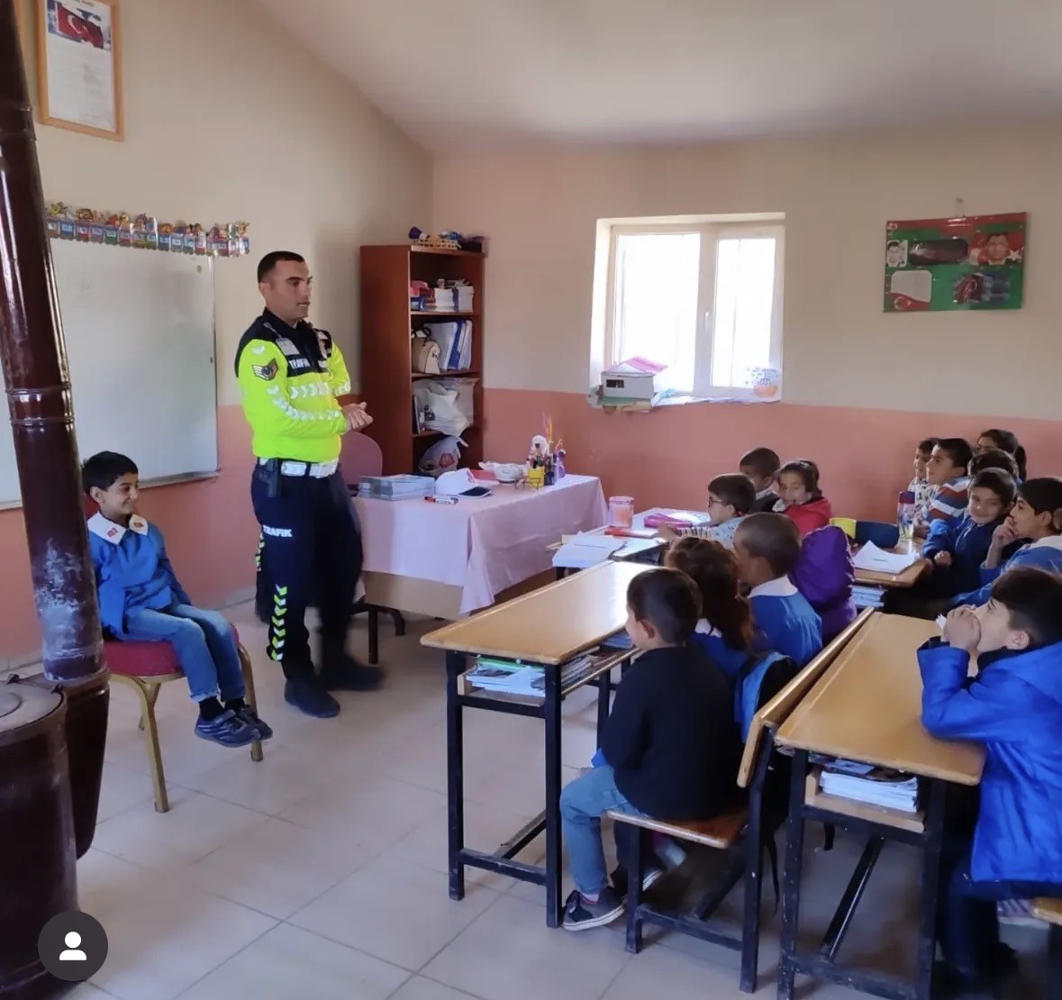 Diyadin&rsquo;de jandarmadan &ouml;ğrencilere trafik eğitimi
