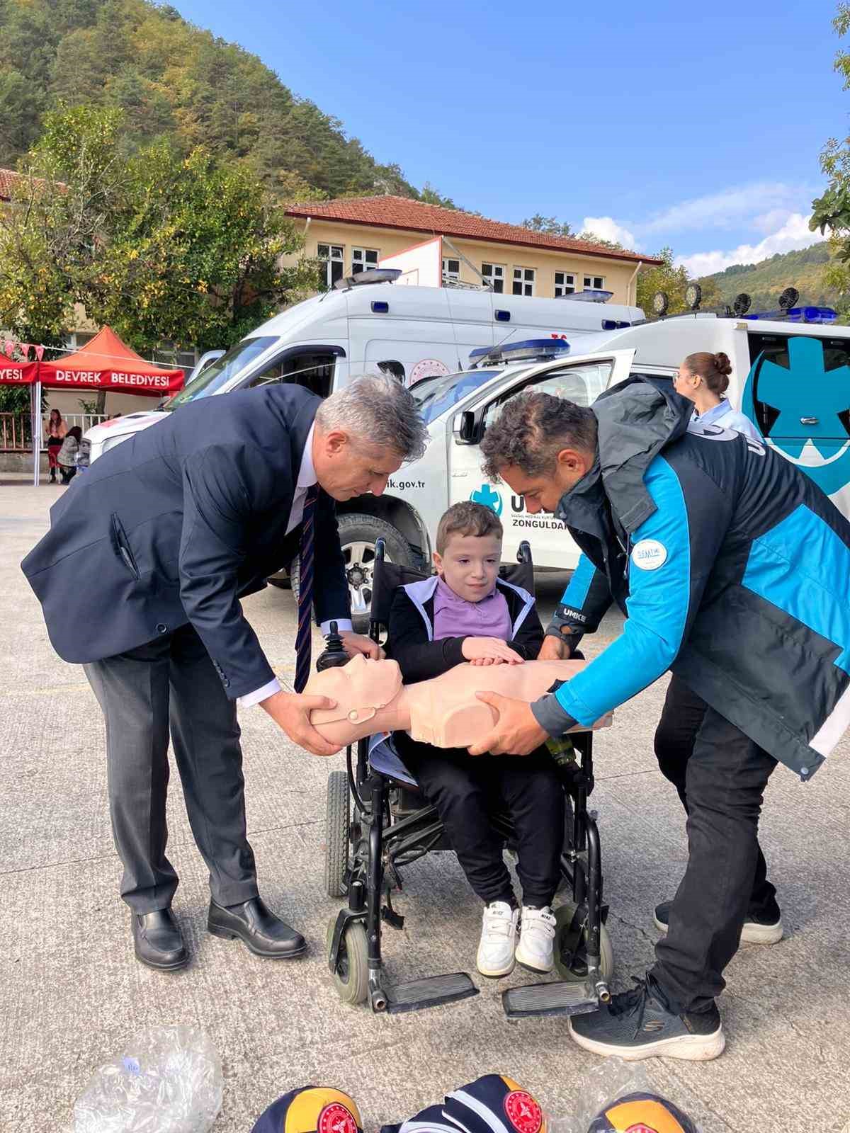 &Ouml;ğrencilere sağlıklı yaşam eğitimi verildi
