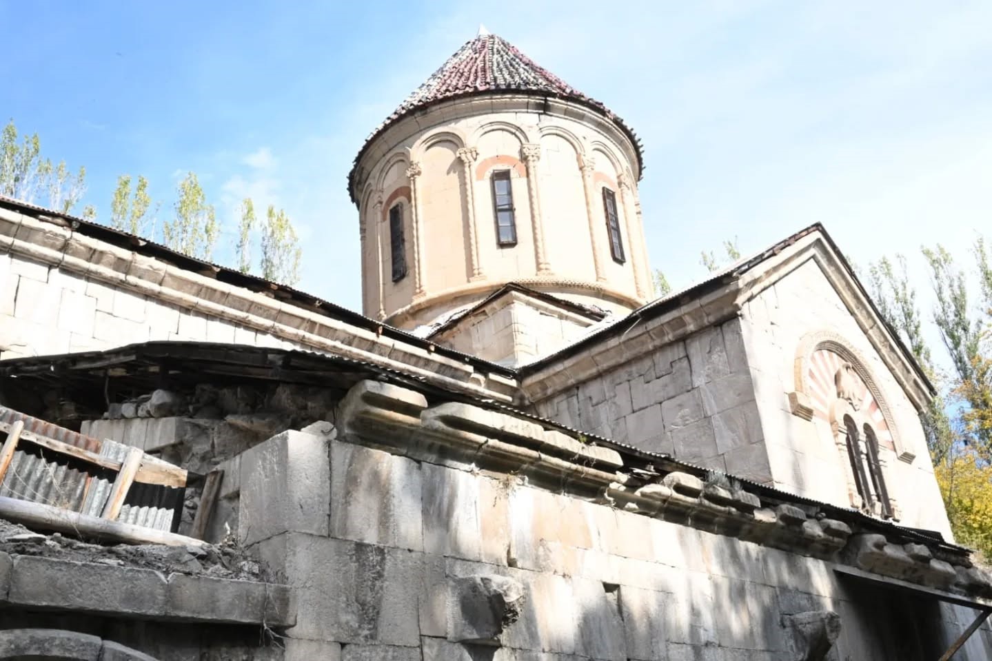 Vali &Ccedil;ift&ccedil;i, Taş Camide incelemelerde bulundu
