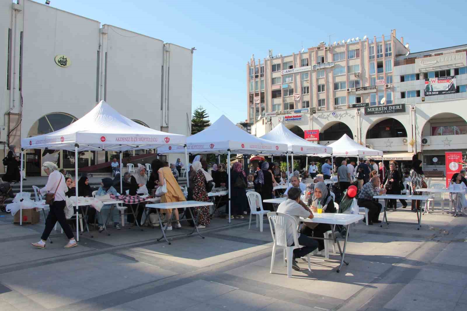 Mersin&rsquo;de d&ouml;nerden tantuniye hayır &ccedil;arşısı yoğun ilgi g&ouml;rd&uuml;
